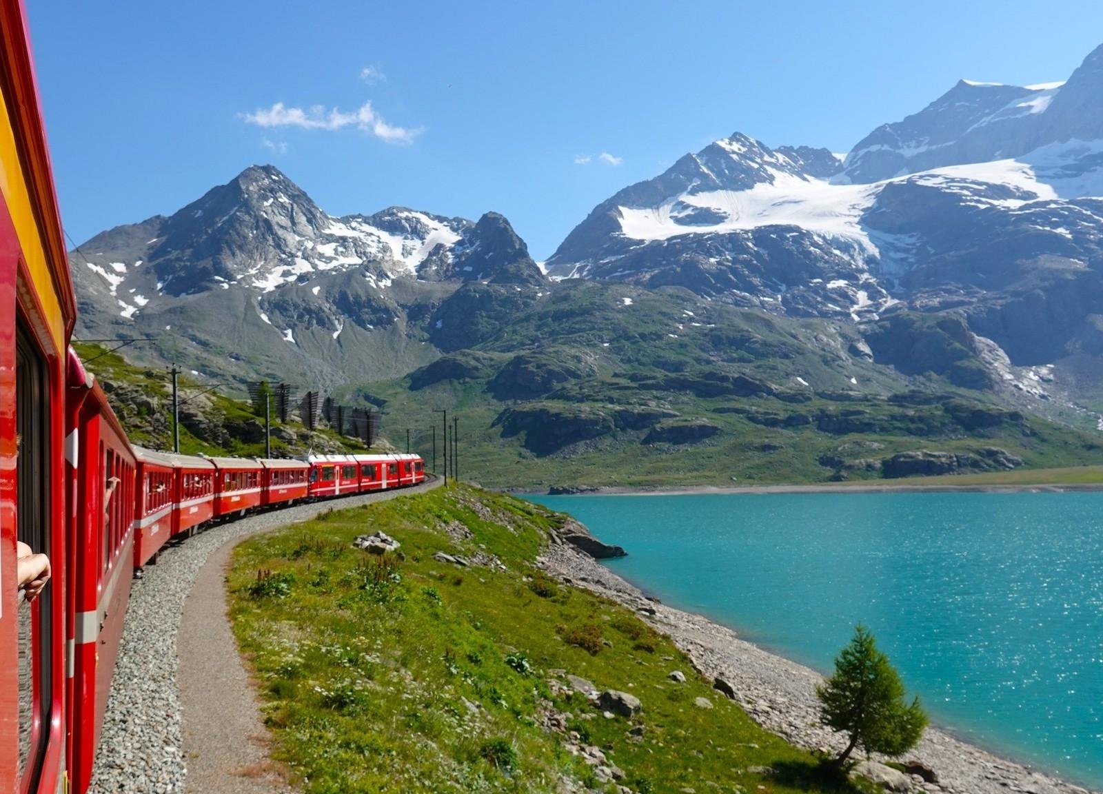 Lake Como Cruise, St. Moritz & Bernina Red Train