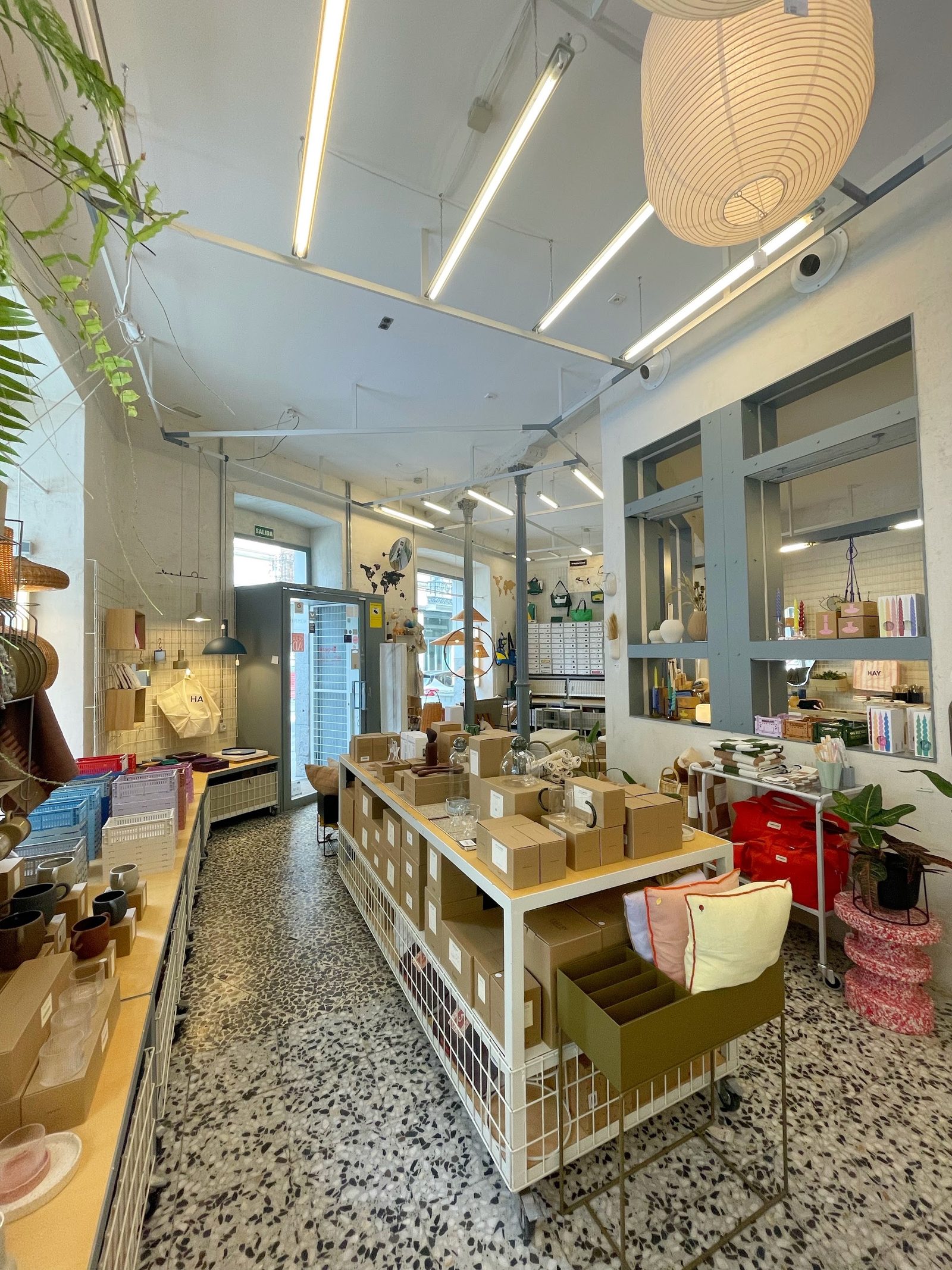 SLOWLY CONCEPT STORE