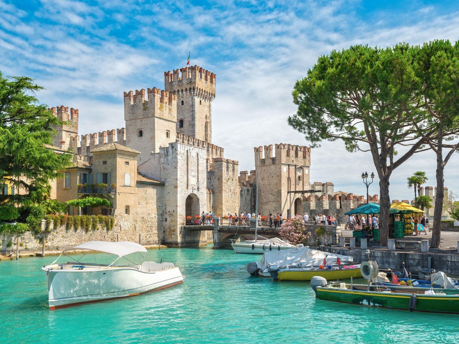 Verona, Sirmione and Lake Garda with Boat Cruise