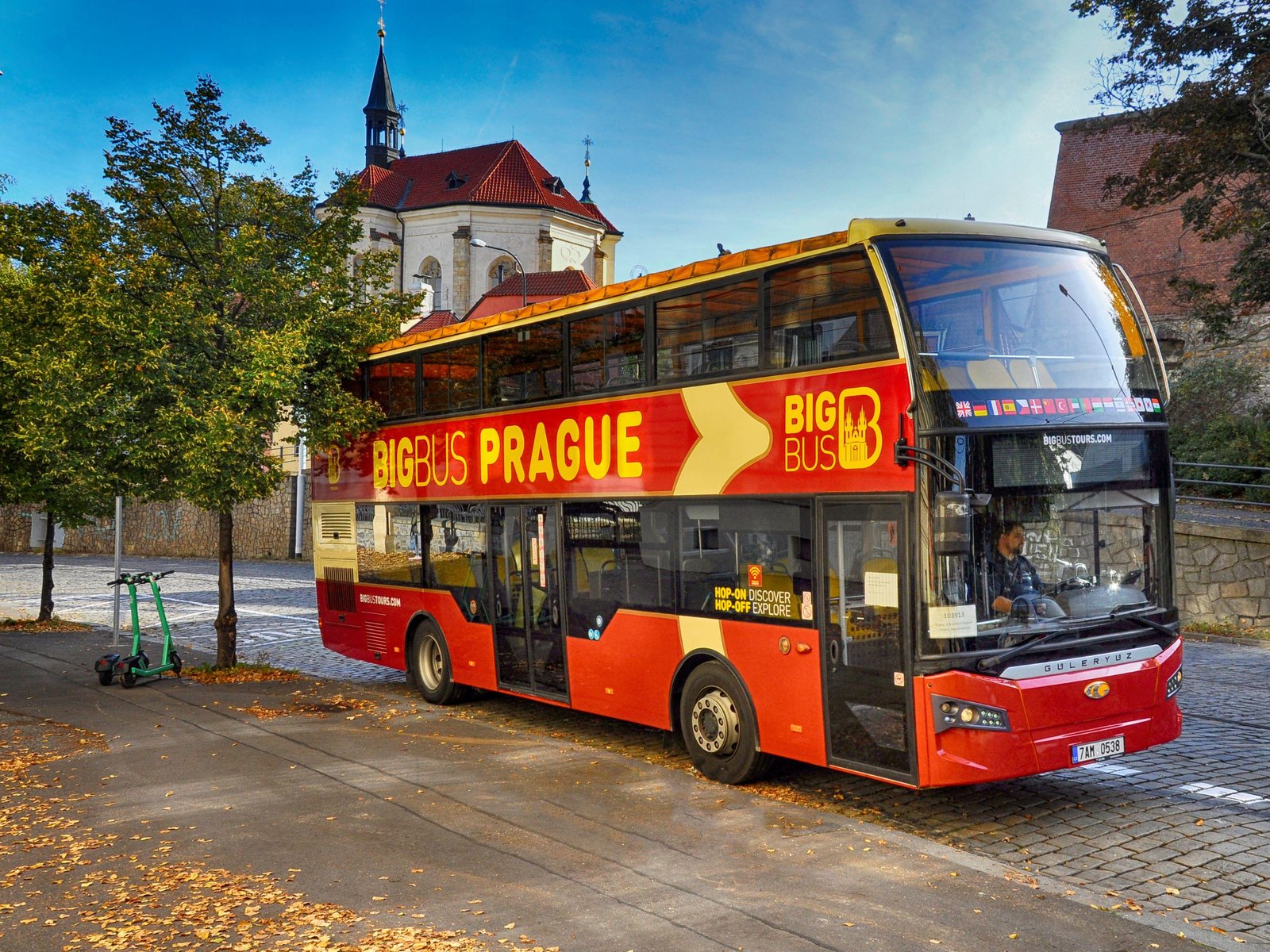 Hop-on Hop-off, Castle Tour and River Cruise