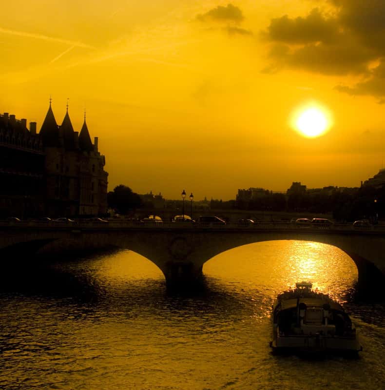 Paris' dark history guided tour