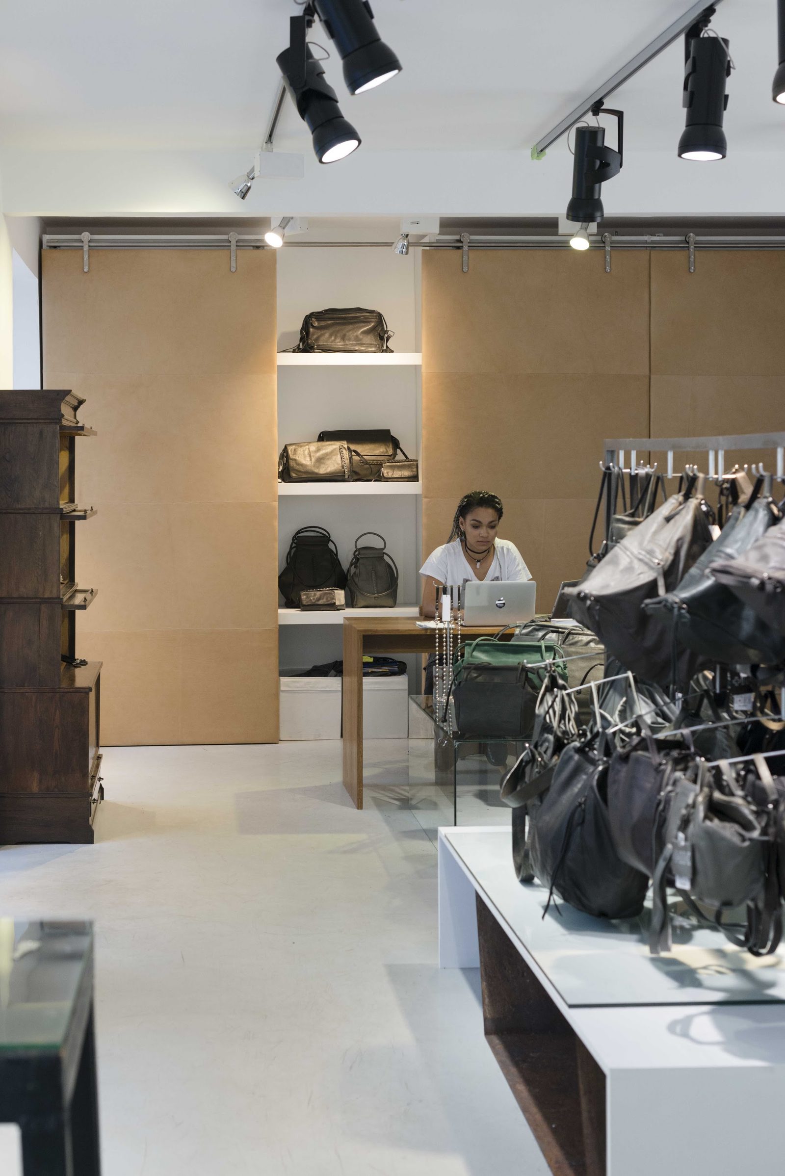 INA KENT Store