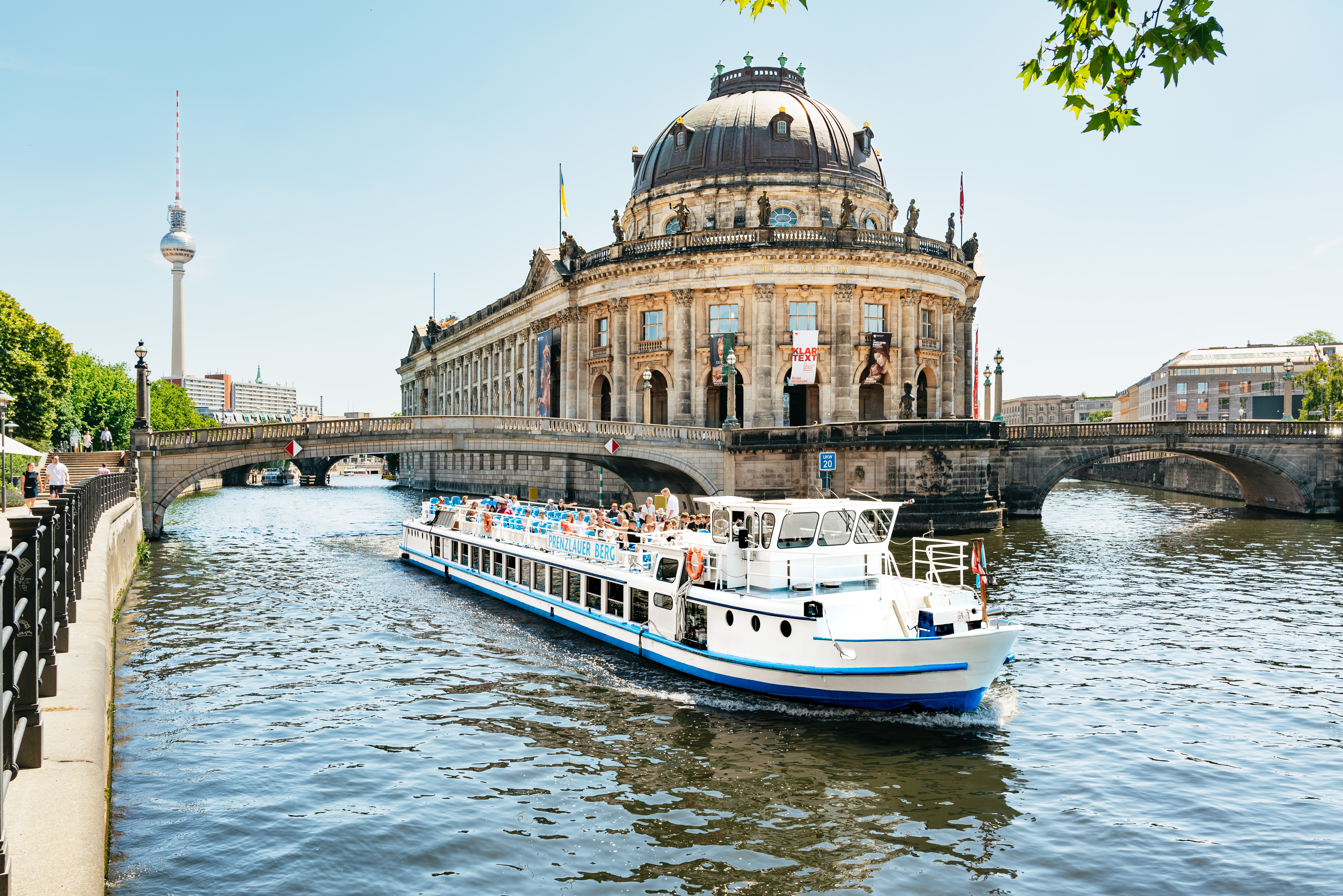 1-Hour City Tour by Boat including Audio Guide