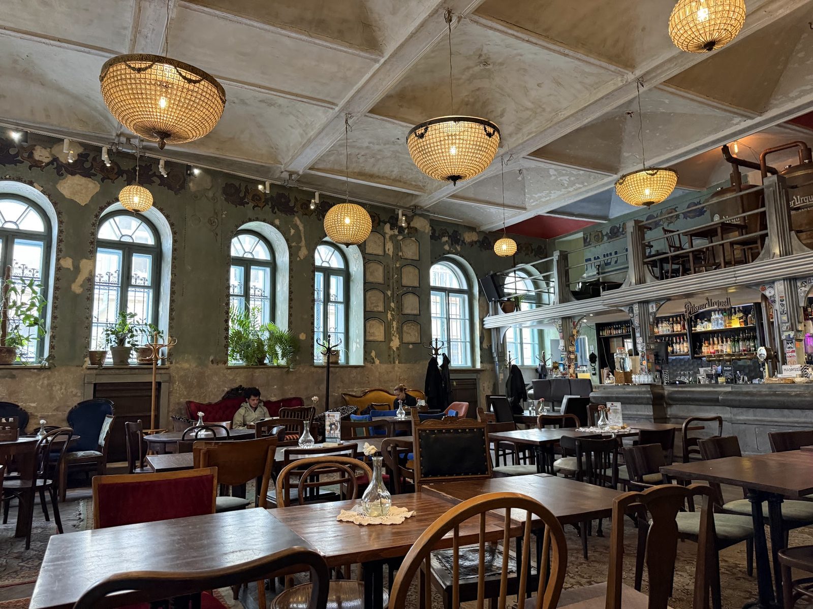 HEVRE | Bar & Restaurant