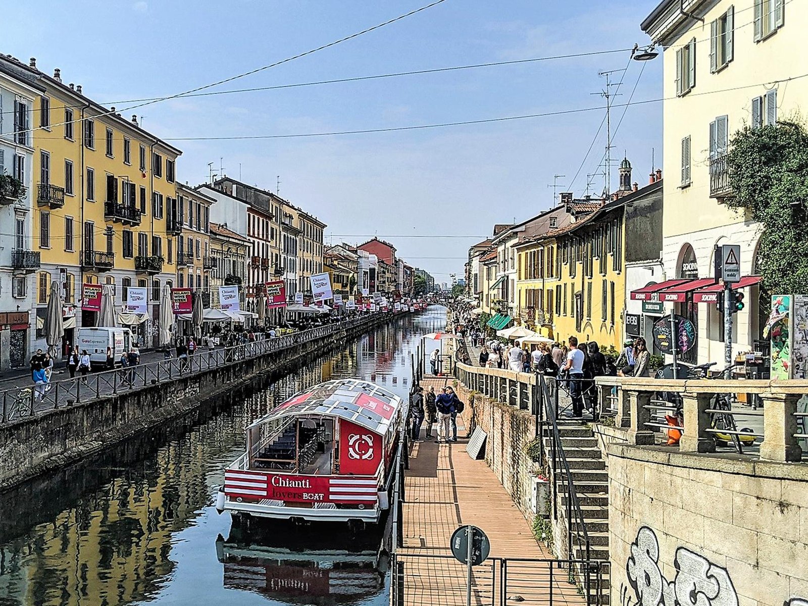 Navigli District Canal Boat Tour with Aperitivo