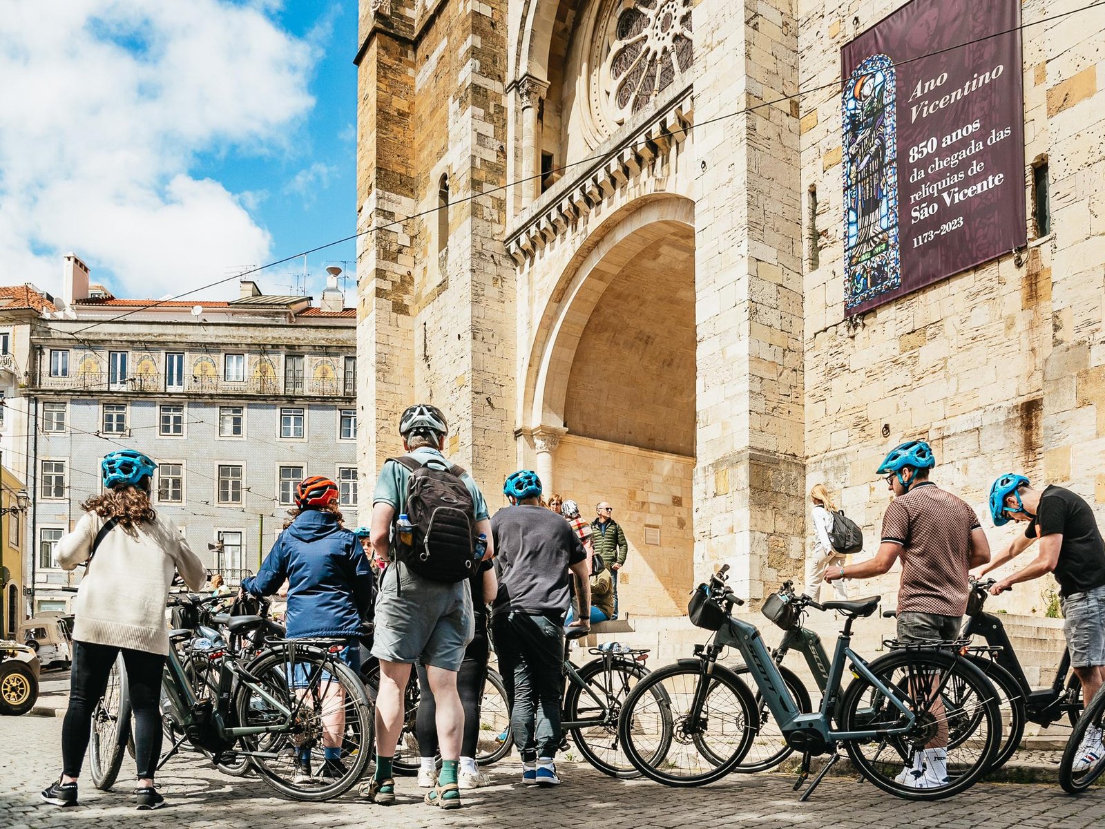 City Highlights and Viewpoints E-Bike Tour
