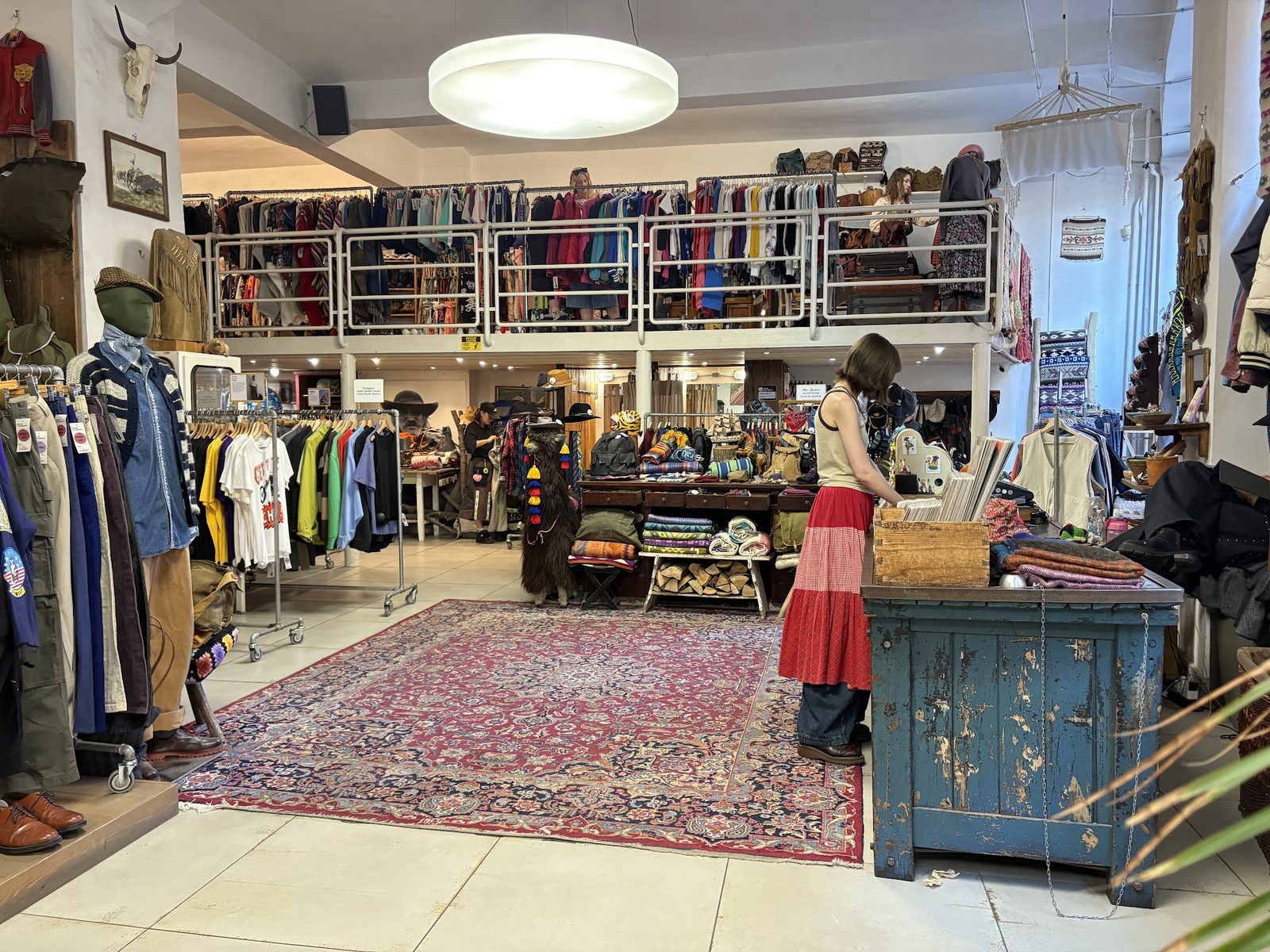 Retrock Designer Vintage Store