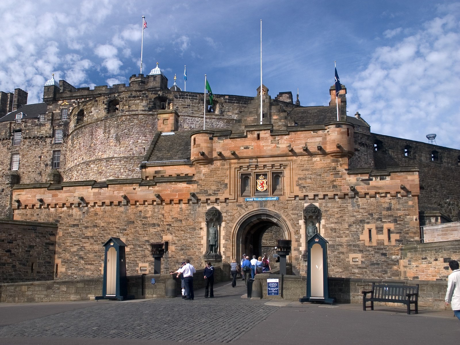 Edinburgh Castle: Guided Walking Tour with Entry Ticket