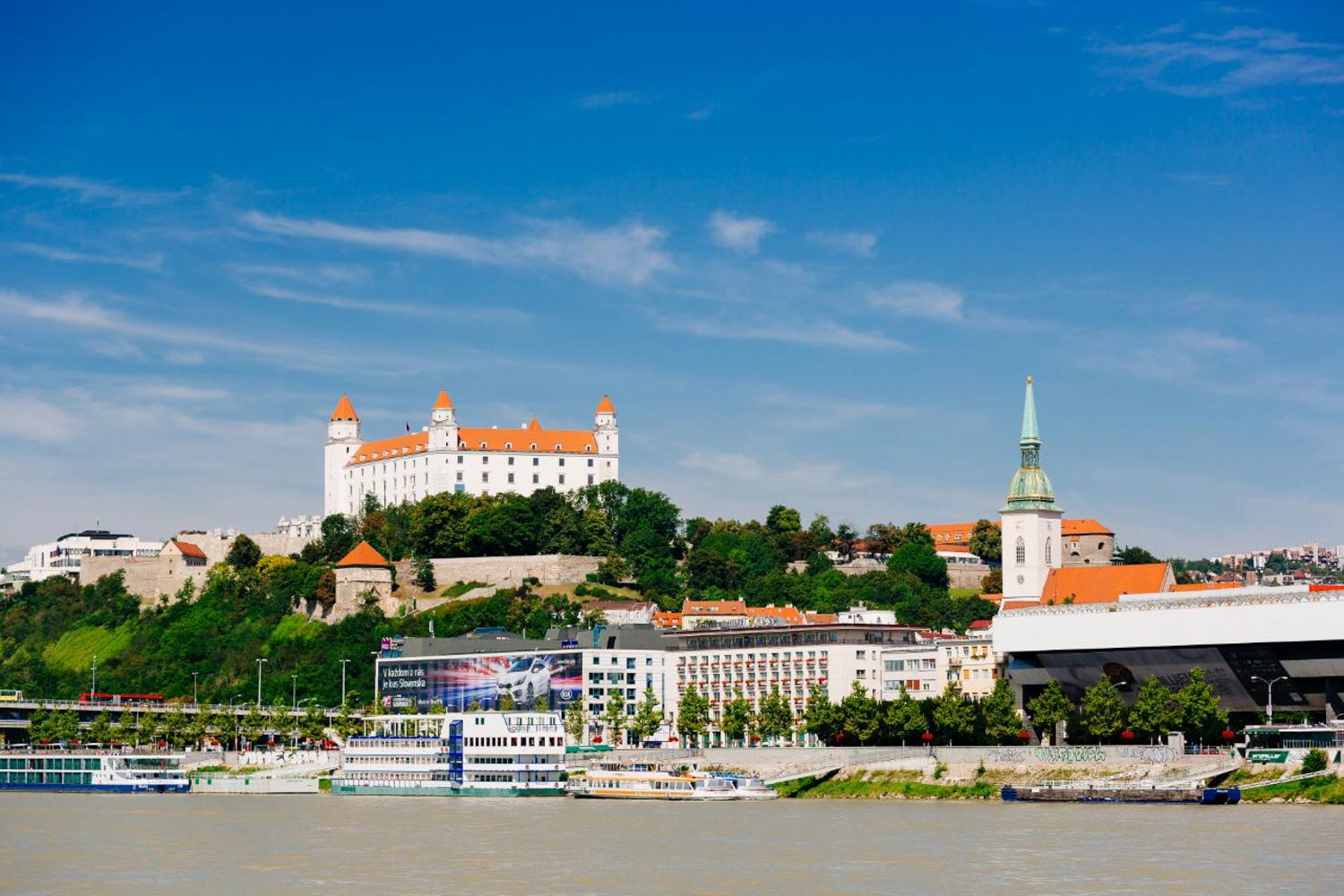 Guided Tour to Bratislava with Speed Boat Ride