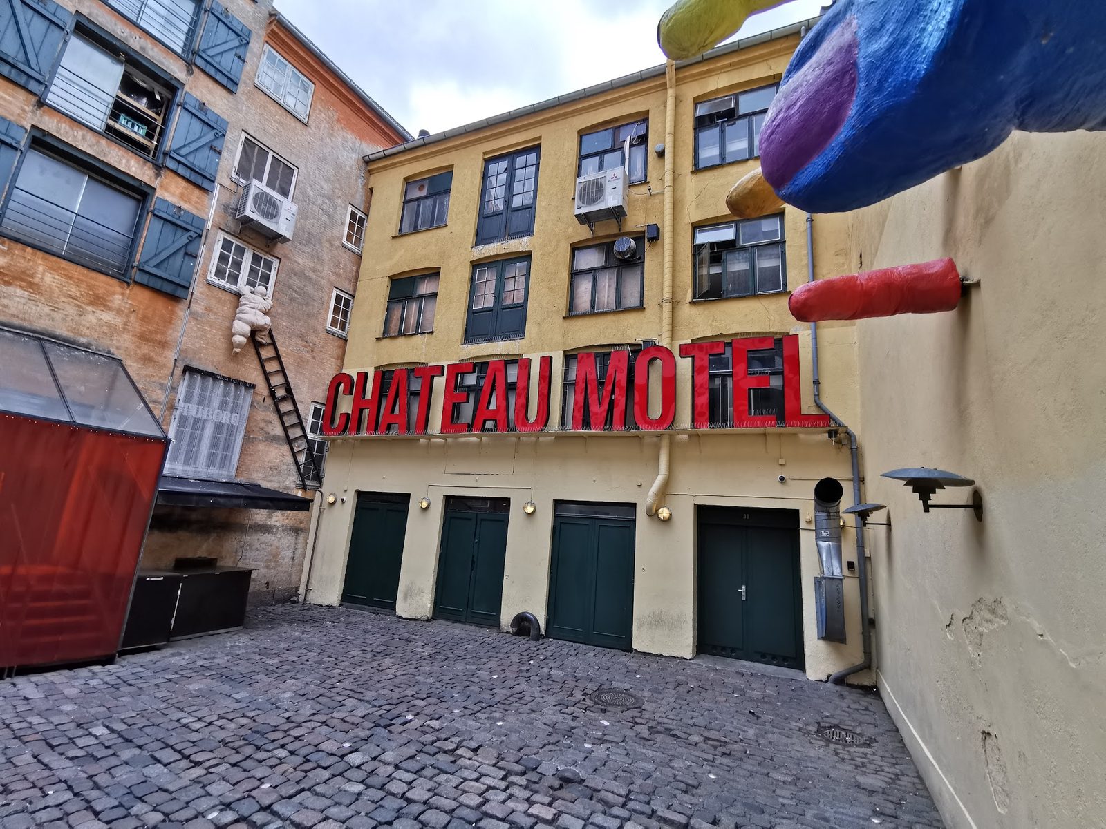 Chateau Motel