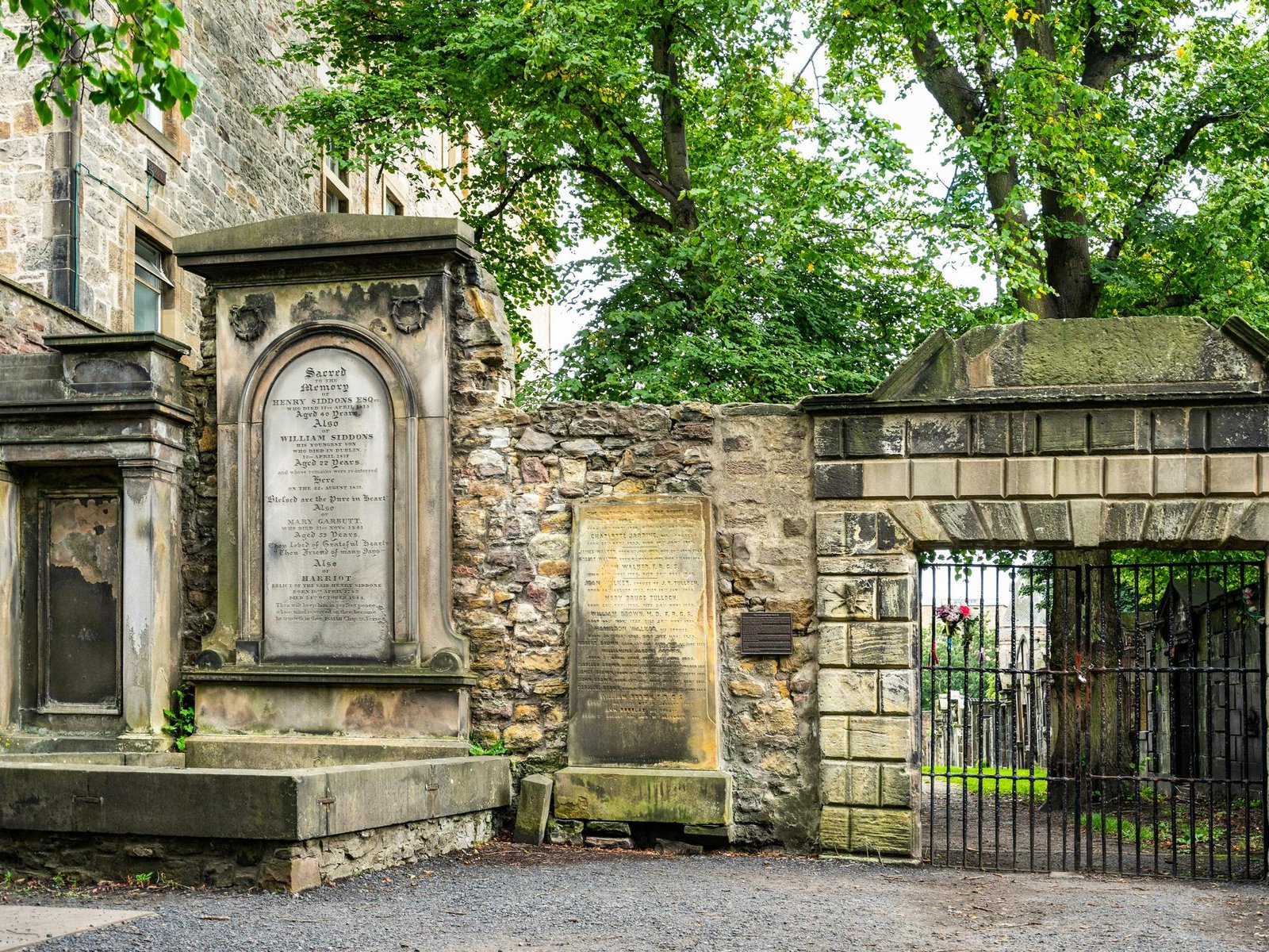 Haunted Underground Vaults and Graveyard Tour
