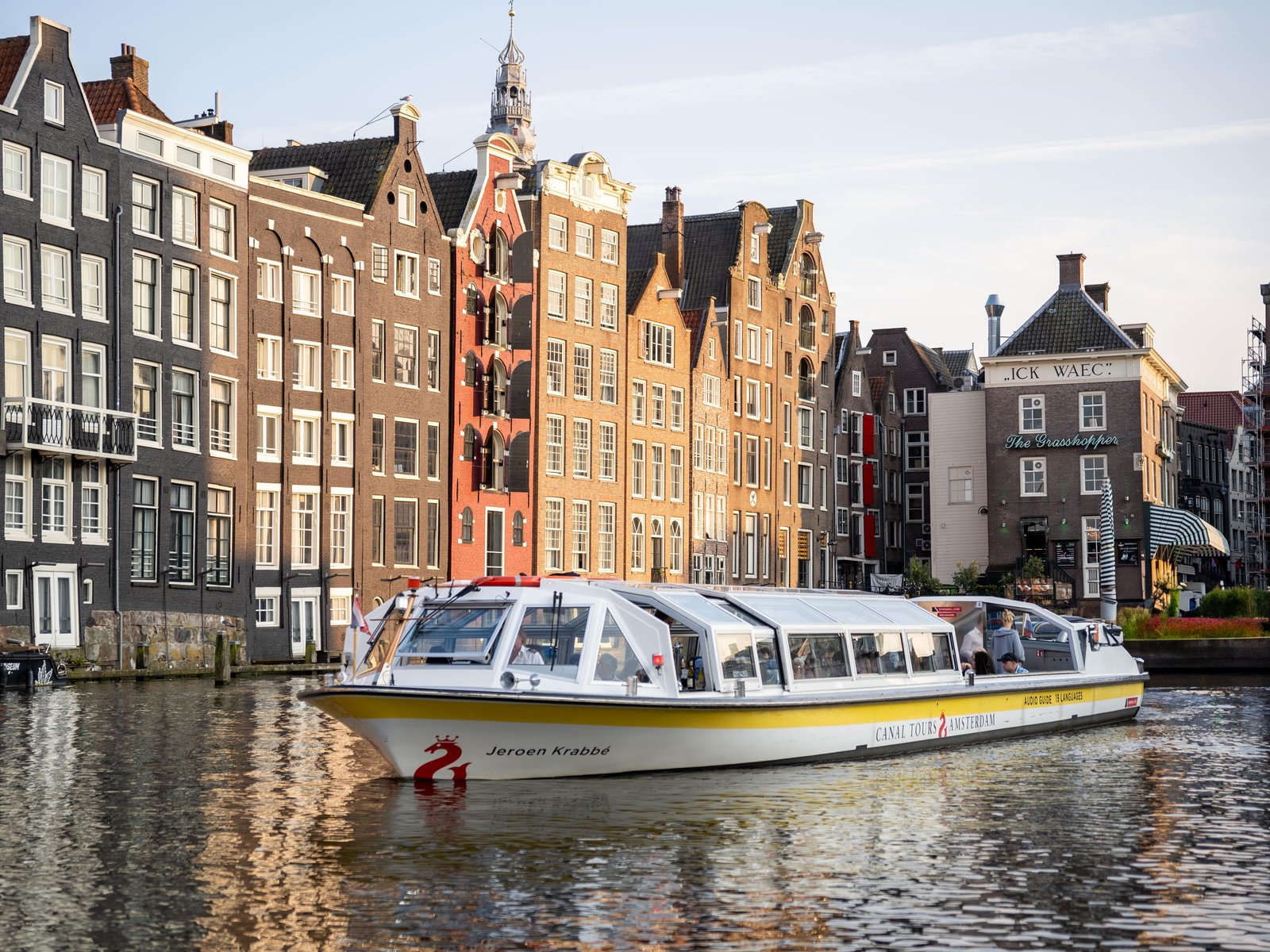 Comfortable City Canal Cruise + Audio Guide