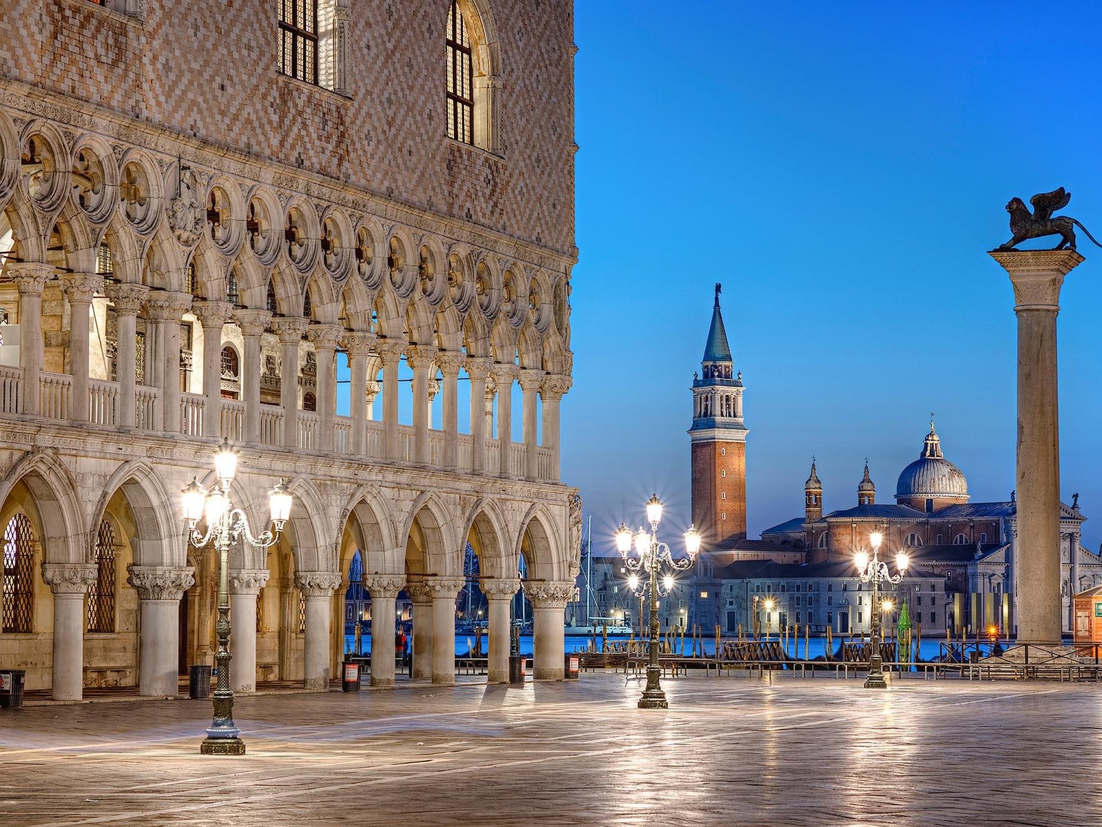 Day Trip to Venice with Guided City Tour