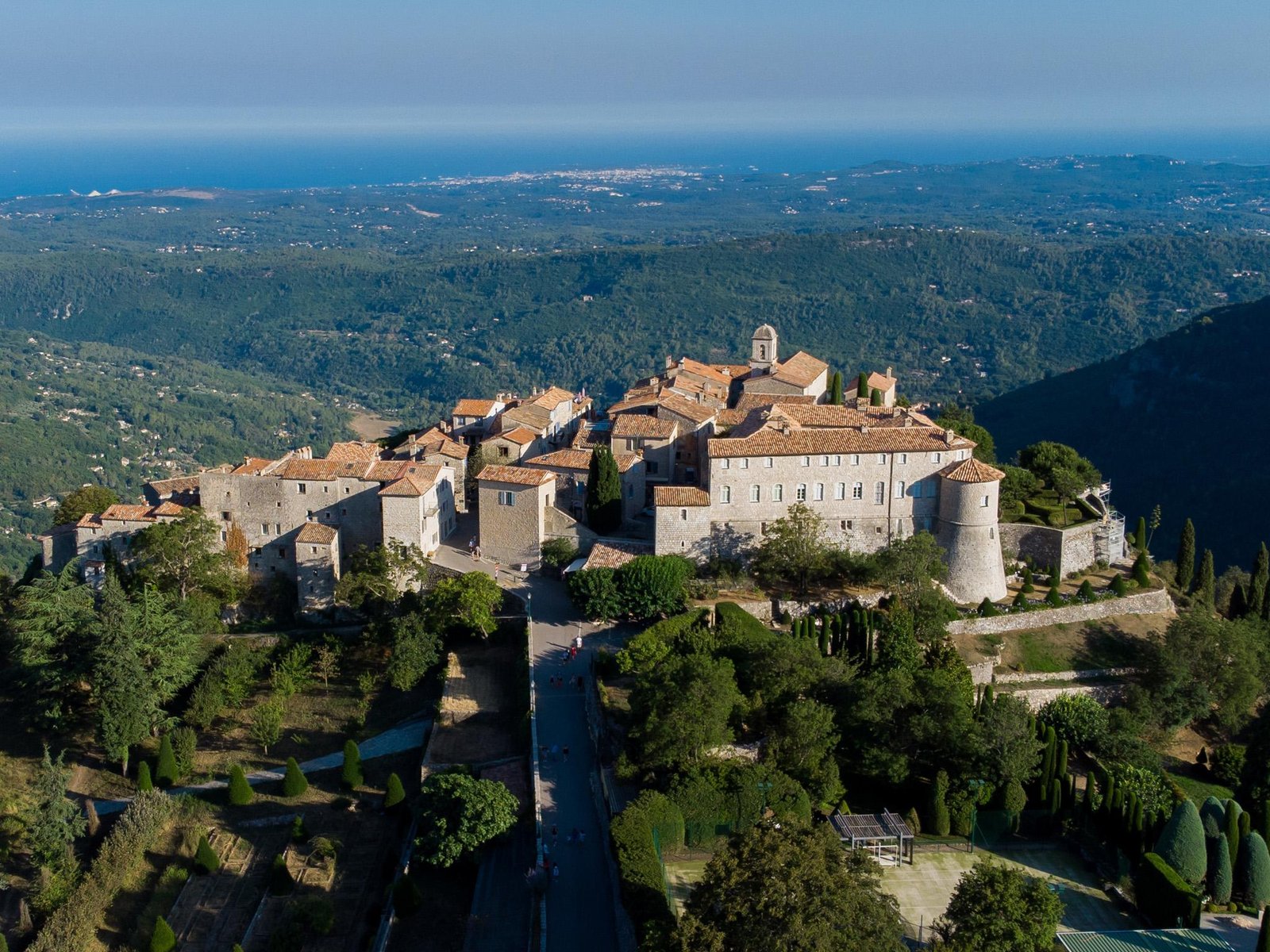 Provence and its Medieval Villages Full-Day Tour
