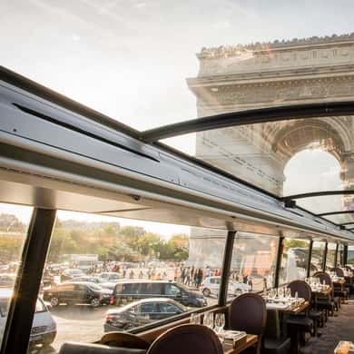 Tour and gourmet dinner in a bus