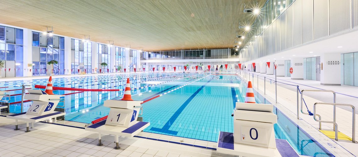 Schwimm- und Sprunghalle im Europasportpark
