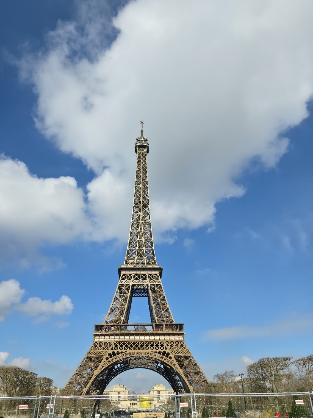 Tour Eiffel entrance