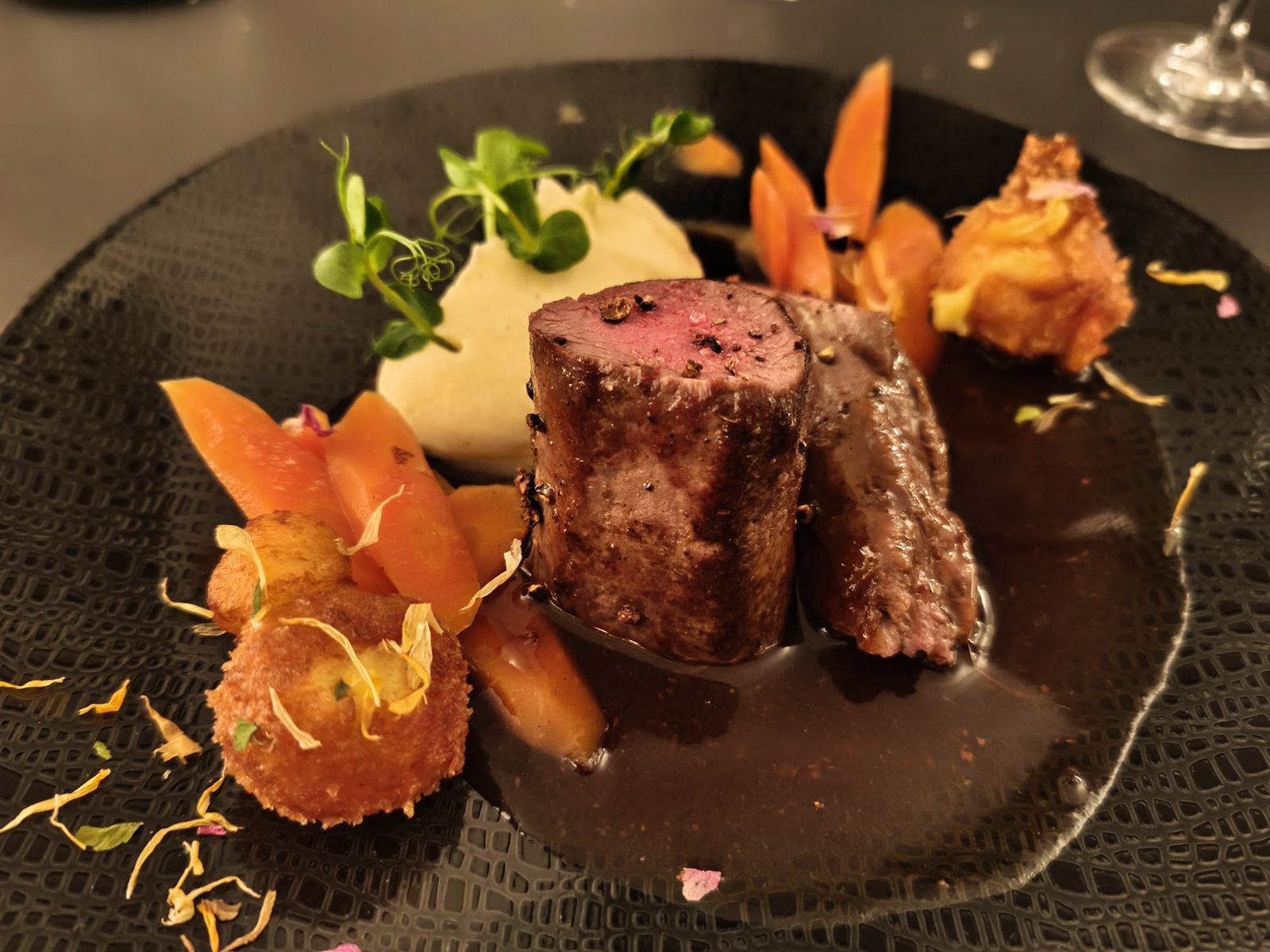 TRICHARDS Restaurant . Weinbar