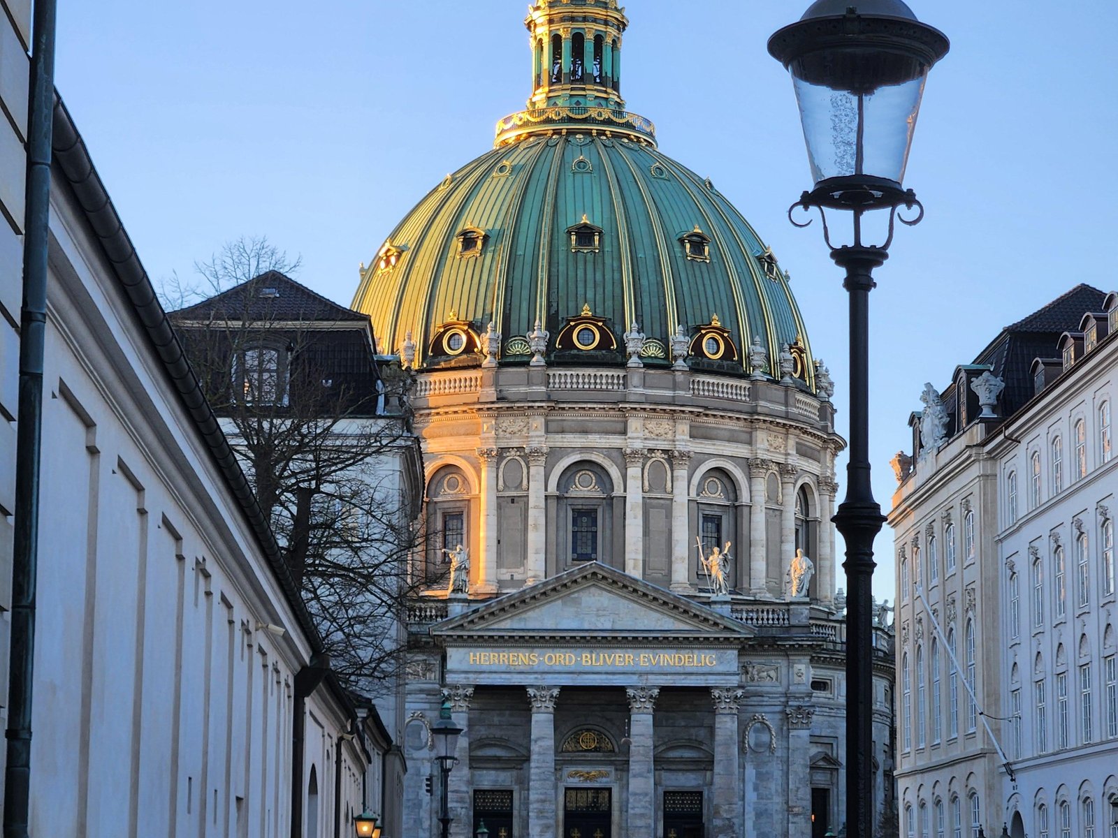 Walk & Canal Tour: Copenhagen Highlights + Changing of Guard