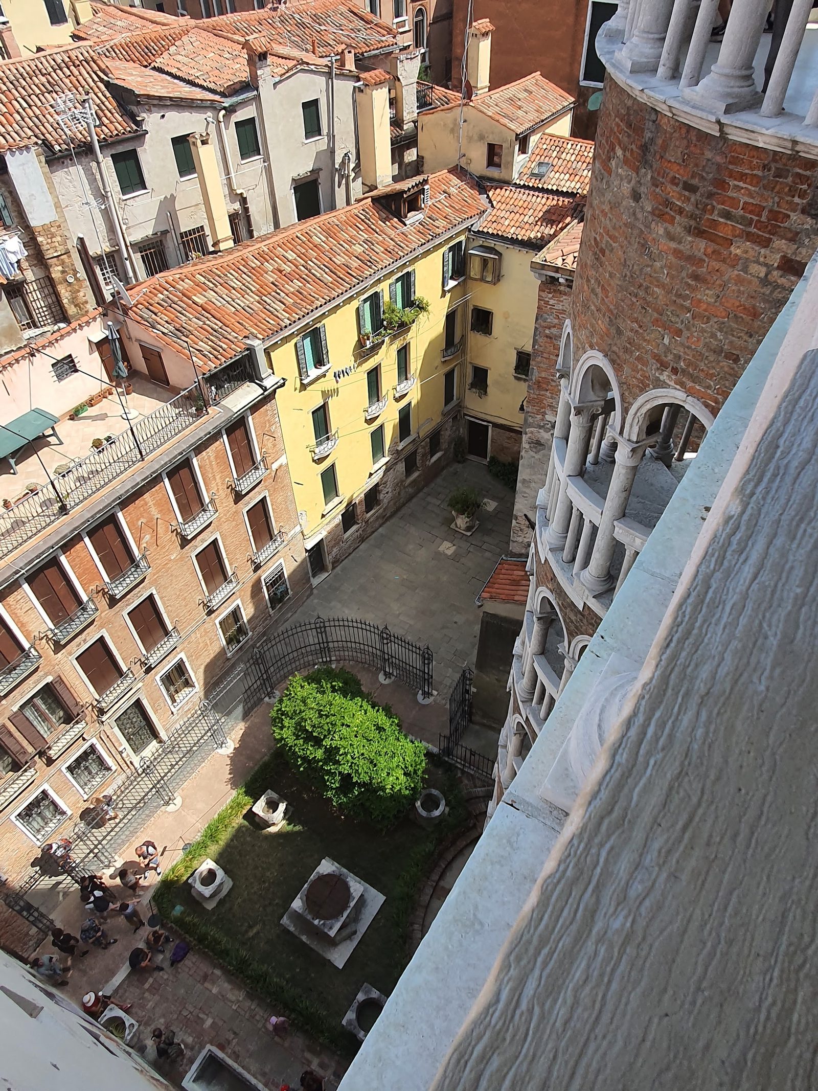 Calle Contarini del Bovolo