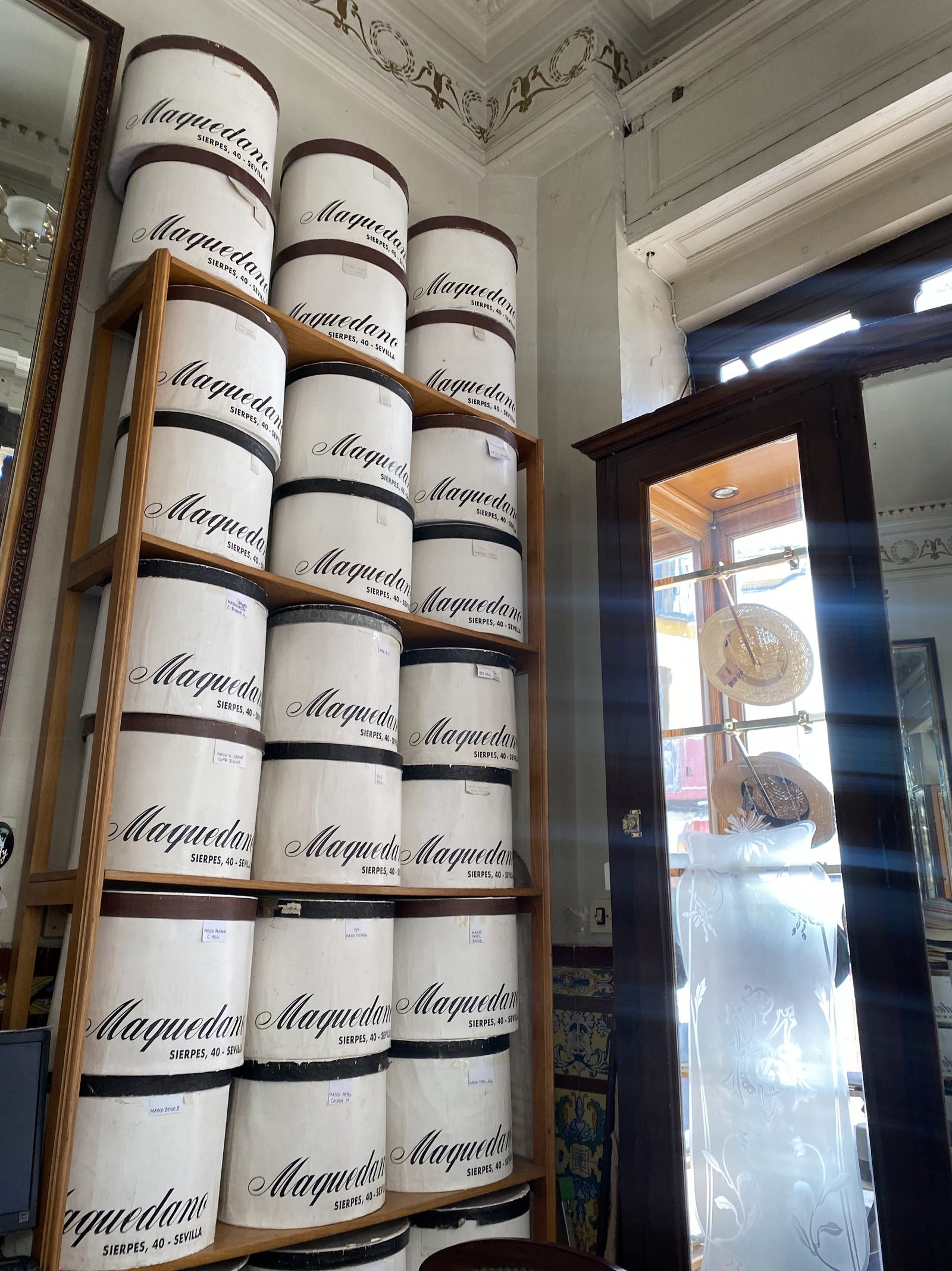Maquedano hat store