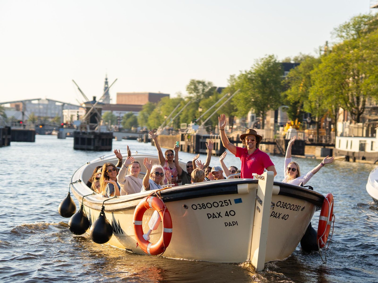 90 min Cruise with Local Guide & Dutch Snacks