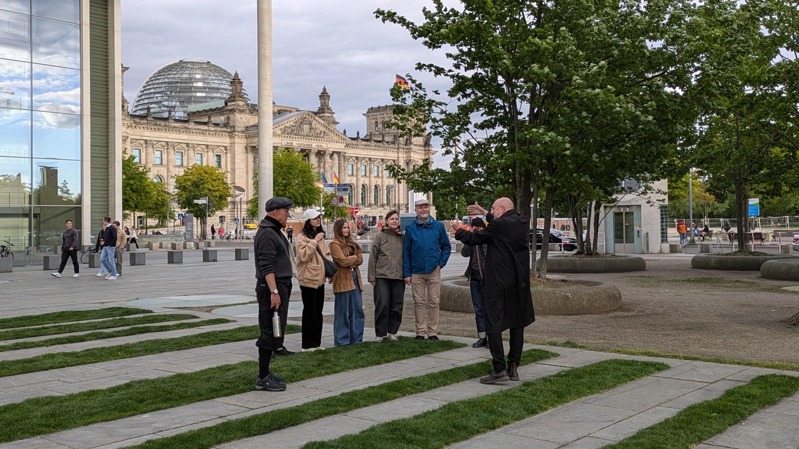 Berlin City walk Government District and Places of Democracy