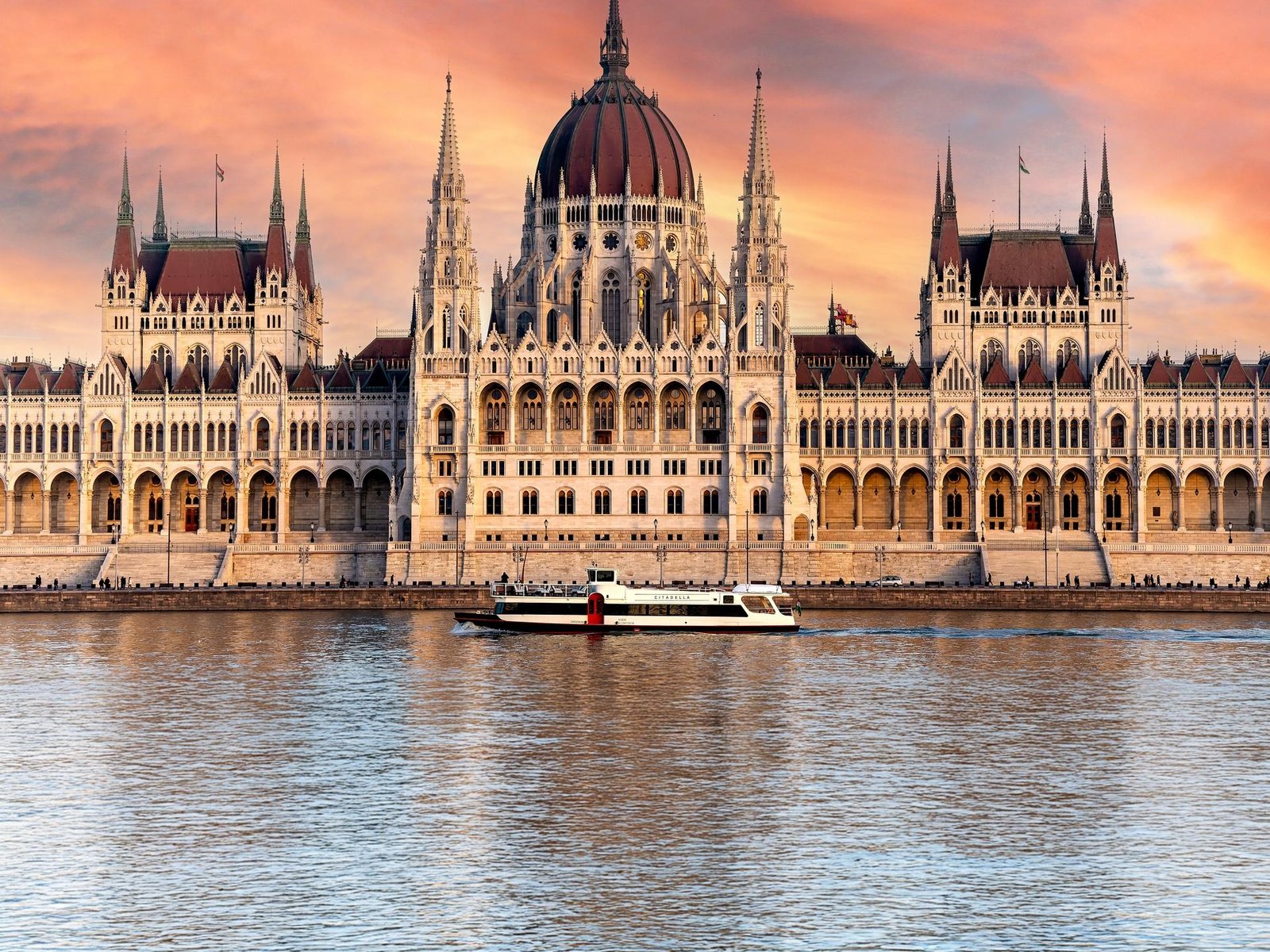 Premium Sightseeing Cruise with Tokaj Frizzante