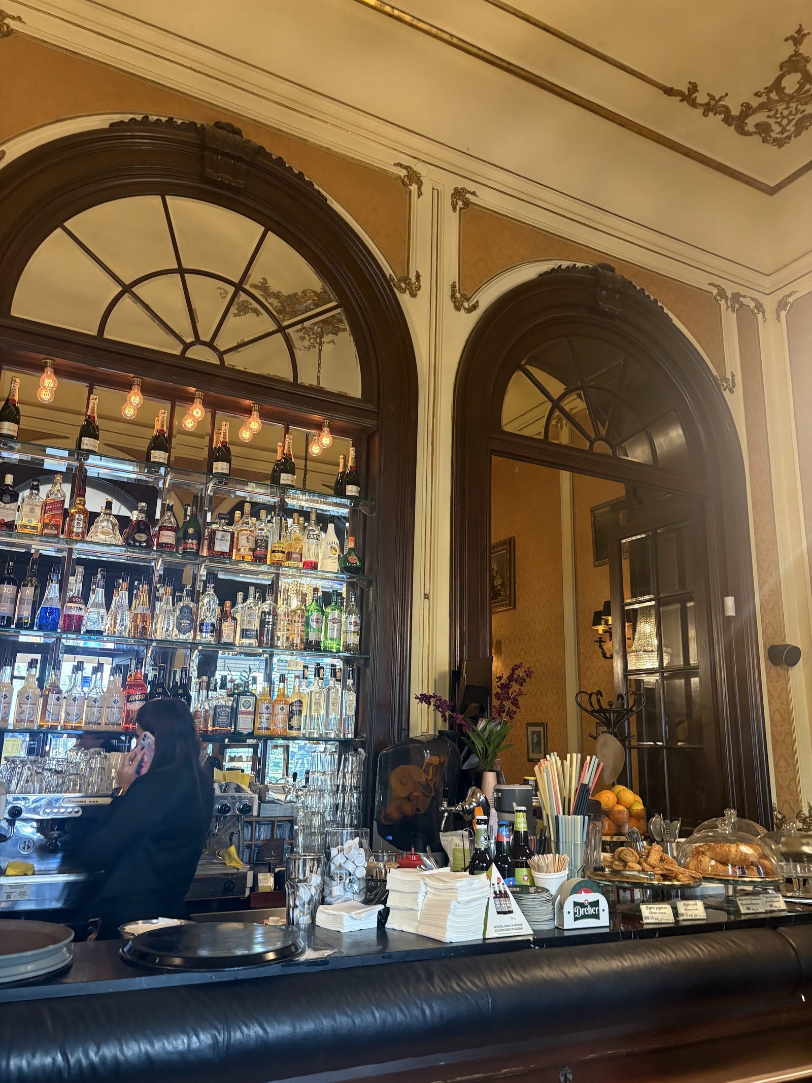 Művész Coffee House (Artist Cafe)