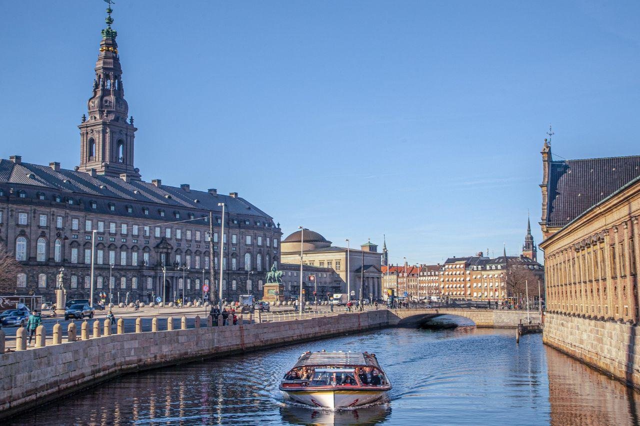 Sip & Sail Canal Cruise