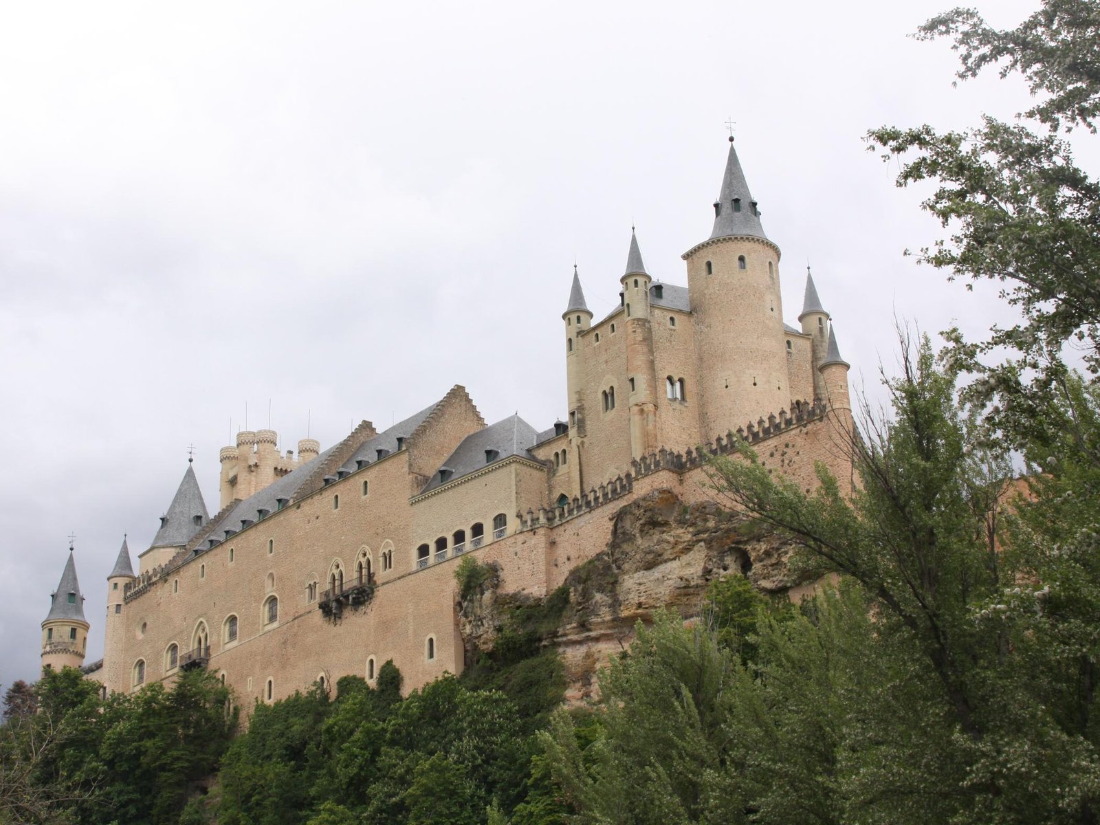 Avila and Segovia Day Trip with Tickets