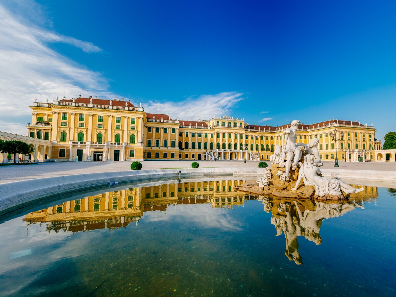 Bus & Schönbrunn Palace Skip-the-Line Guided Tour