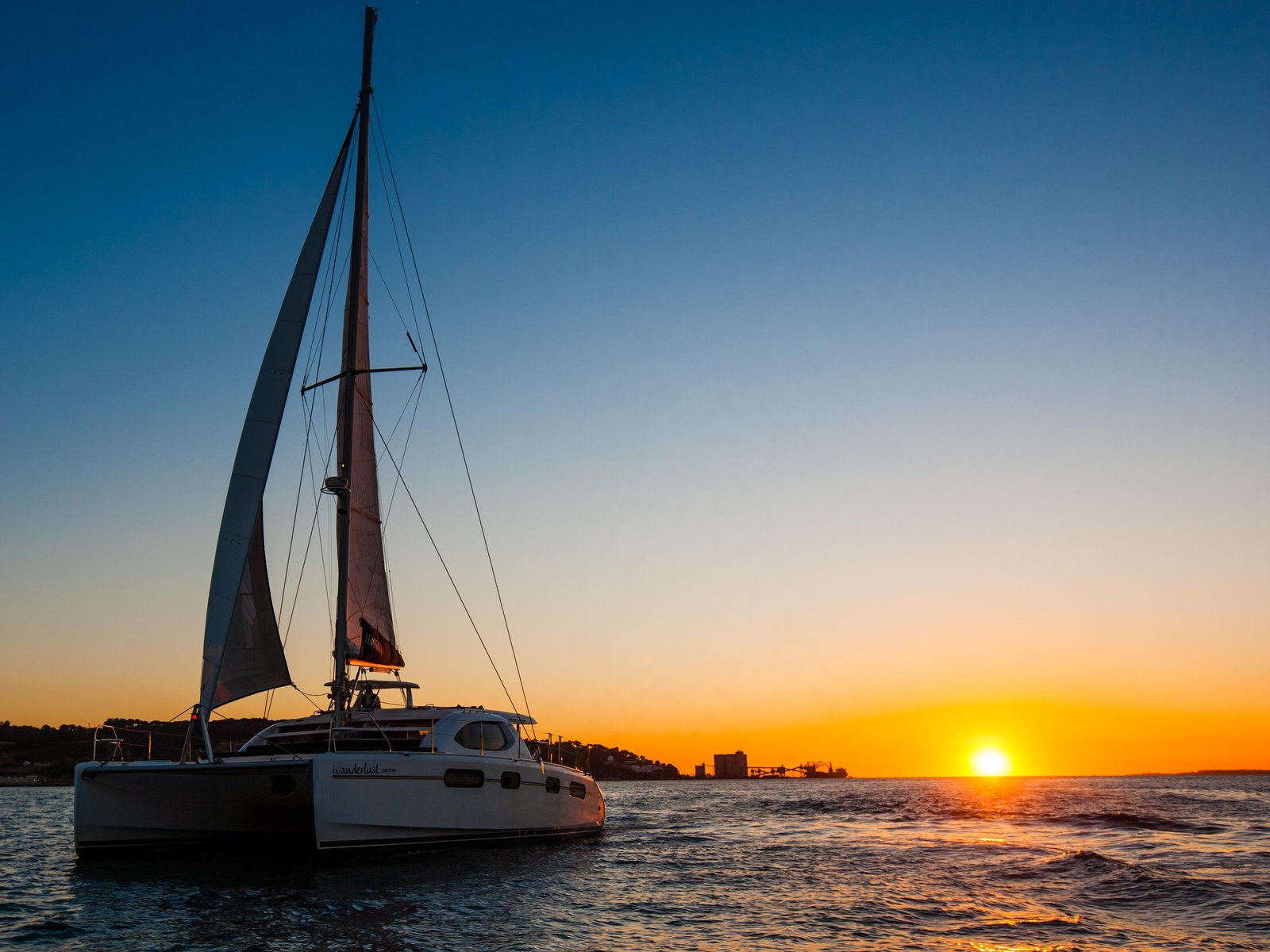 Sunset Cruise With Drinks on Spacious Yacht