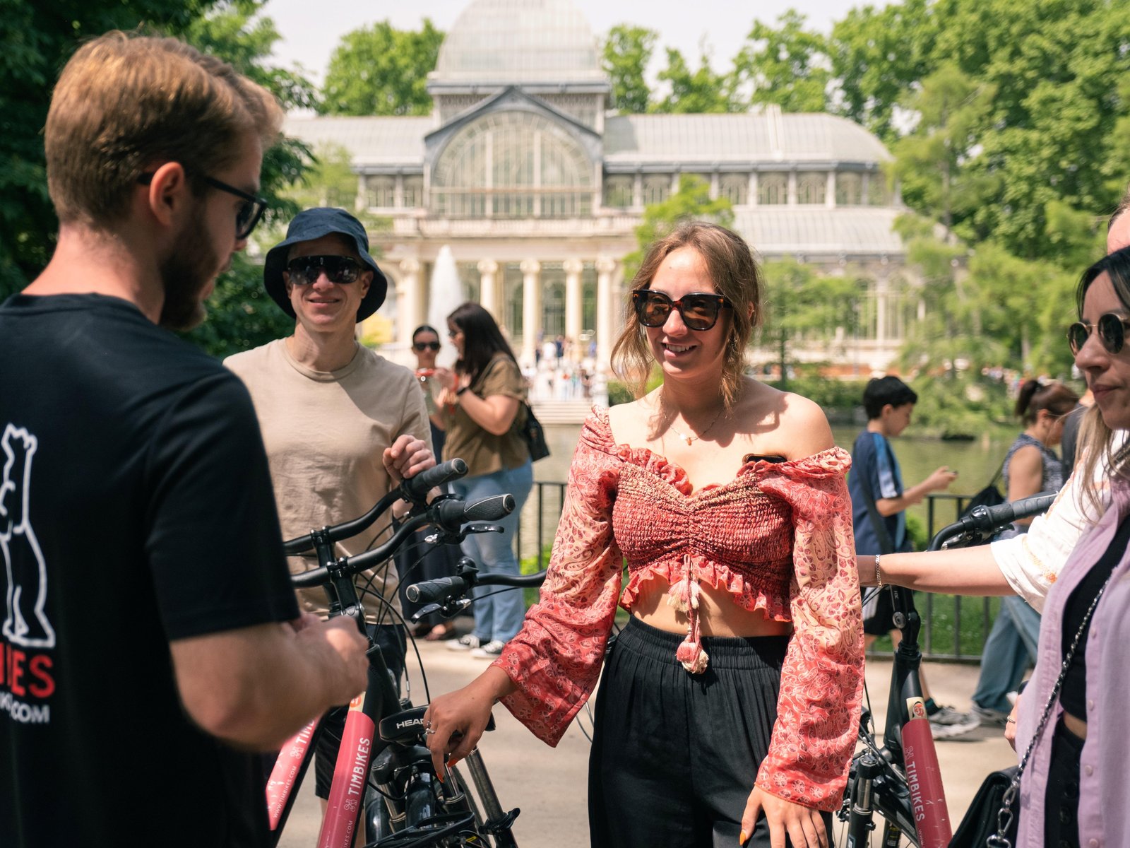 3 Hours Guided Highlights Bike Tour with Tapas