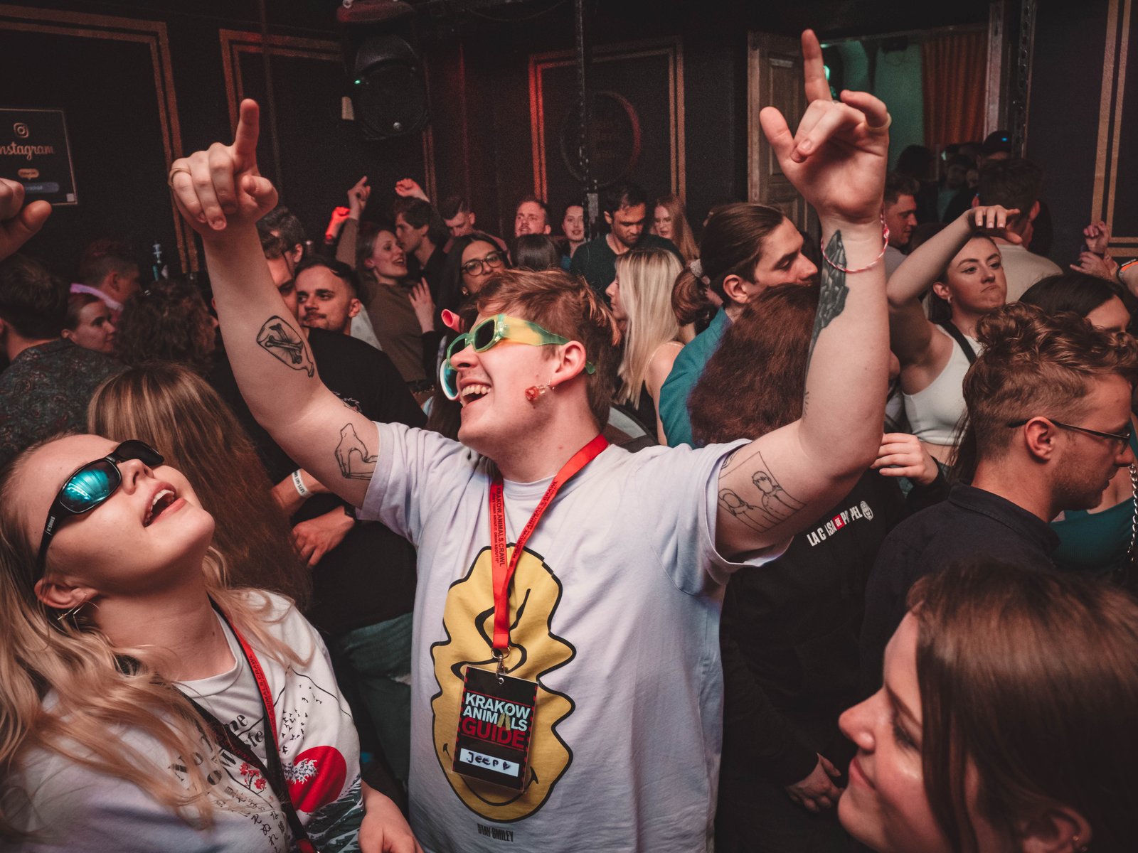 Pub Crawl with 1 Hour of Unlimited Alcoholic Drinks