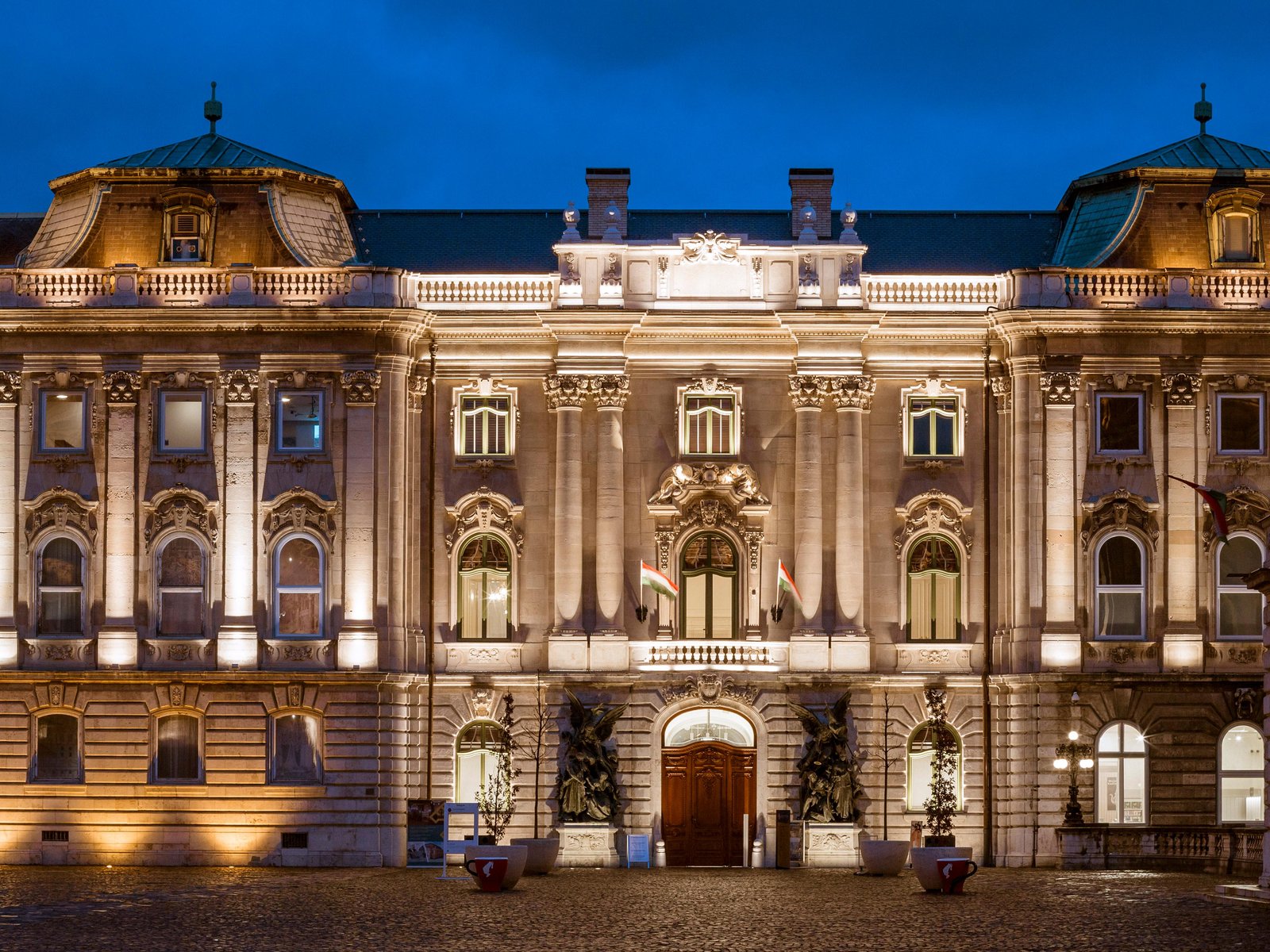 Buda Castle Walk with Saint Stephen's Hall