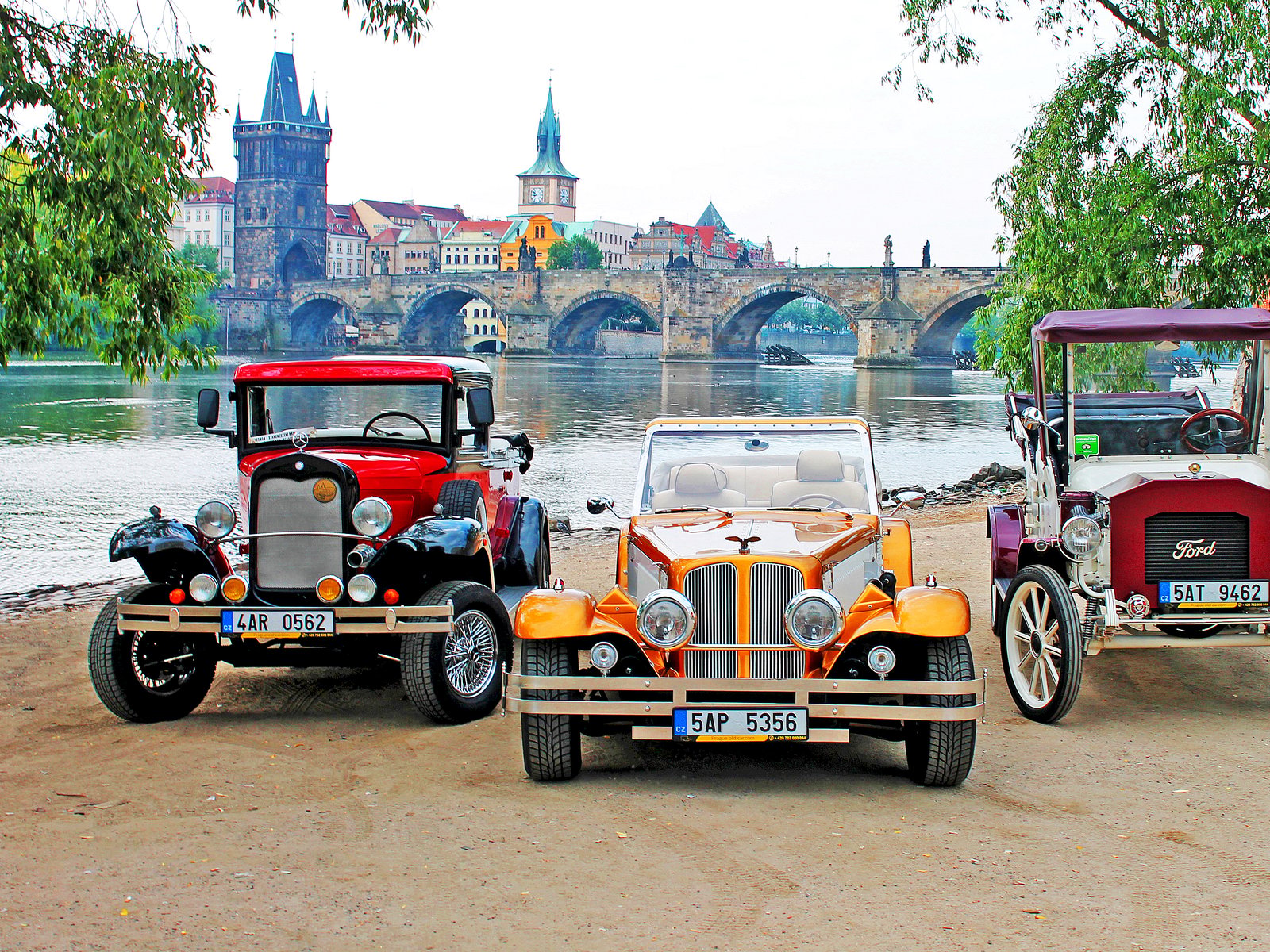 1.5–Hour Vintage Car Tour