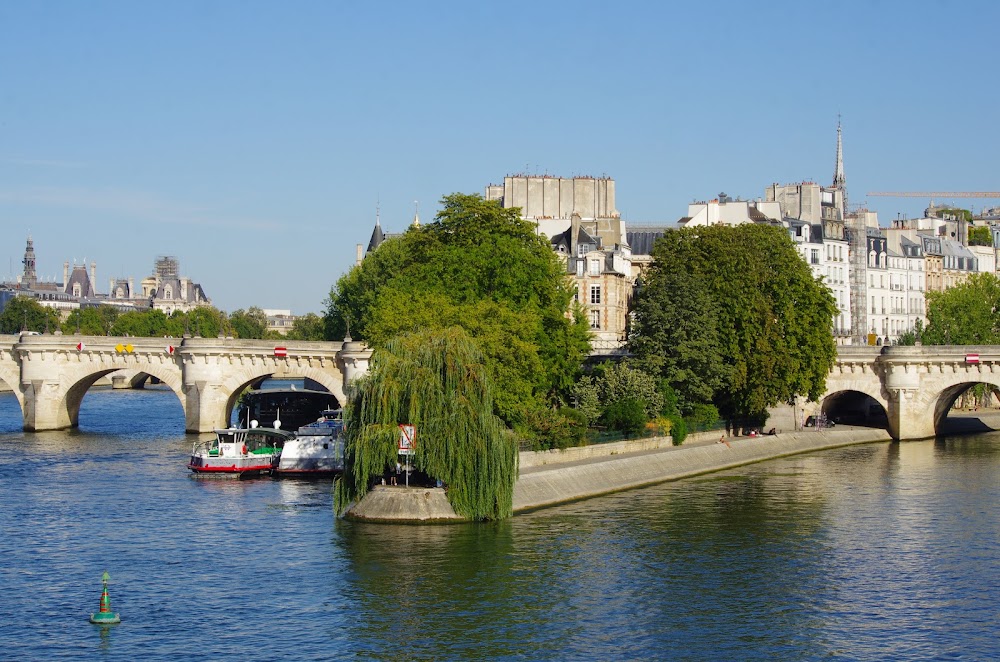 Le Square du Vert-Galant
