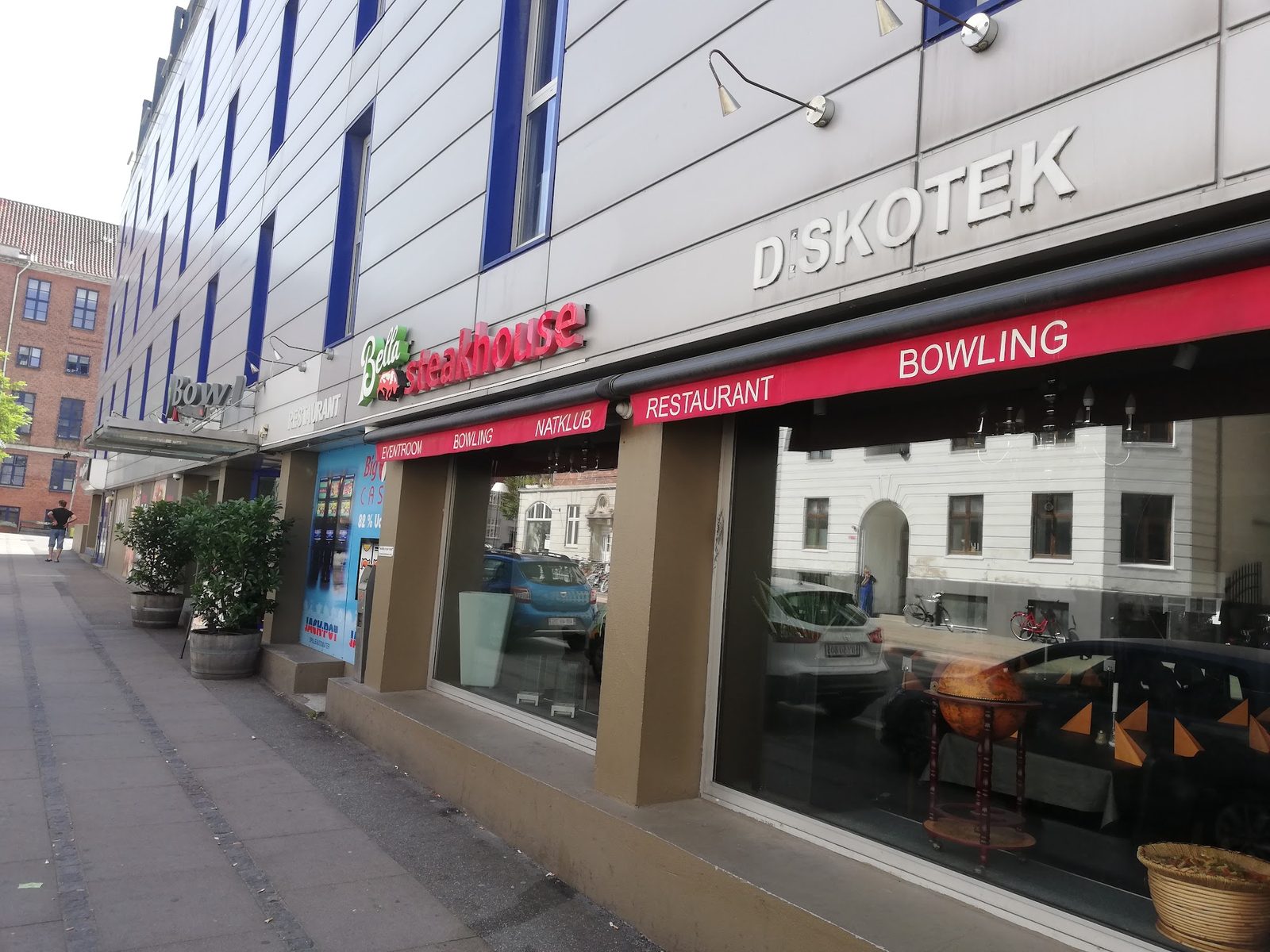 Big Bowl Entertainment Centre