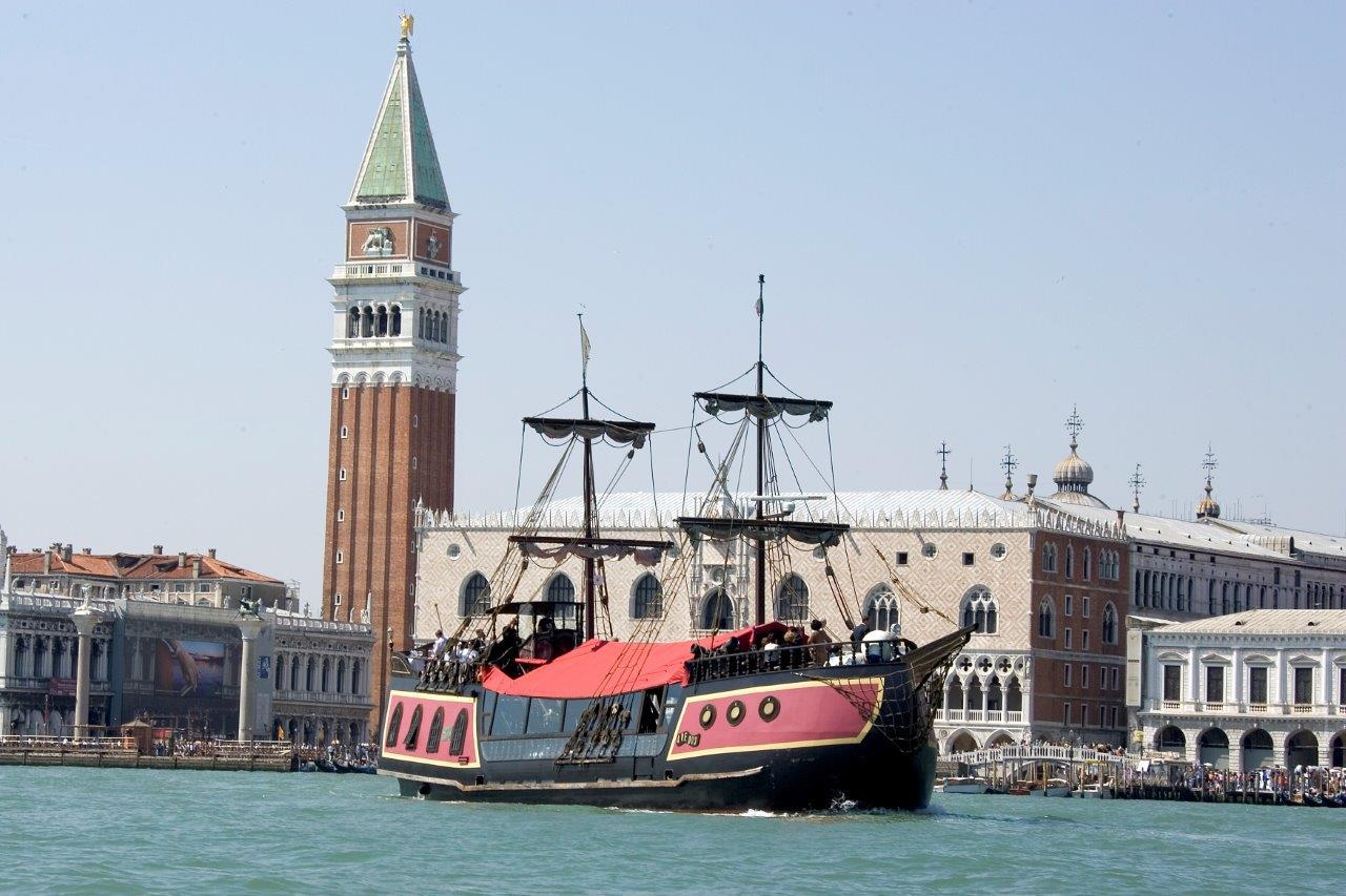 Venetian Lagoon Tour and Galleon Dinner