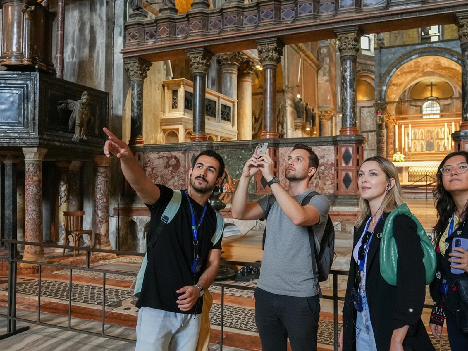 Doge's Palace and St. Mark's Tour with Gondola Ride