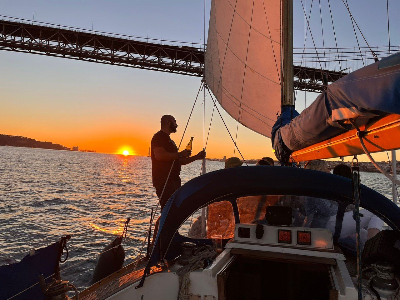 Sailboat Sunset Tour with a Drink