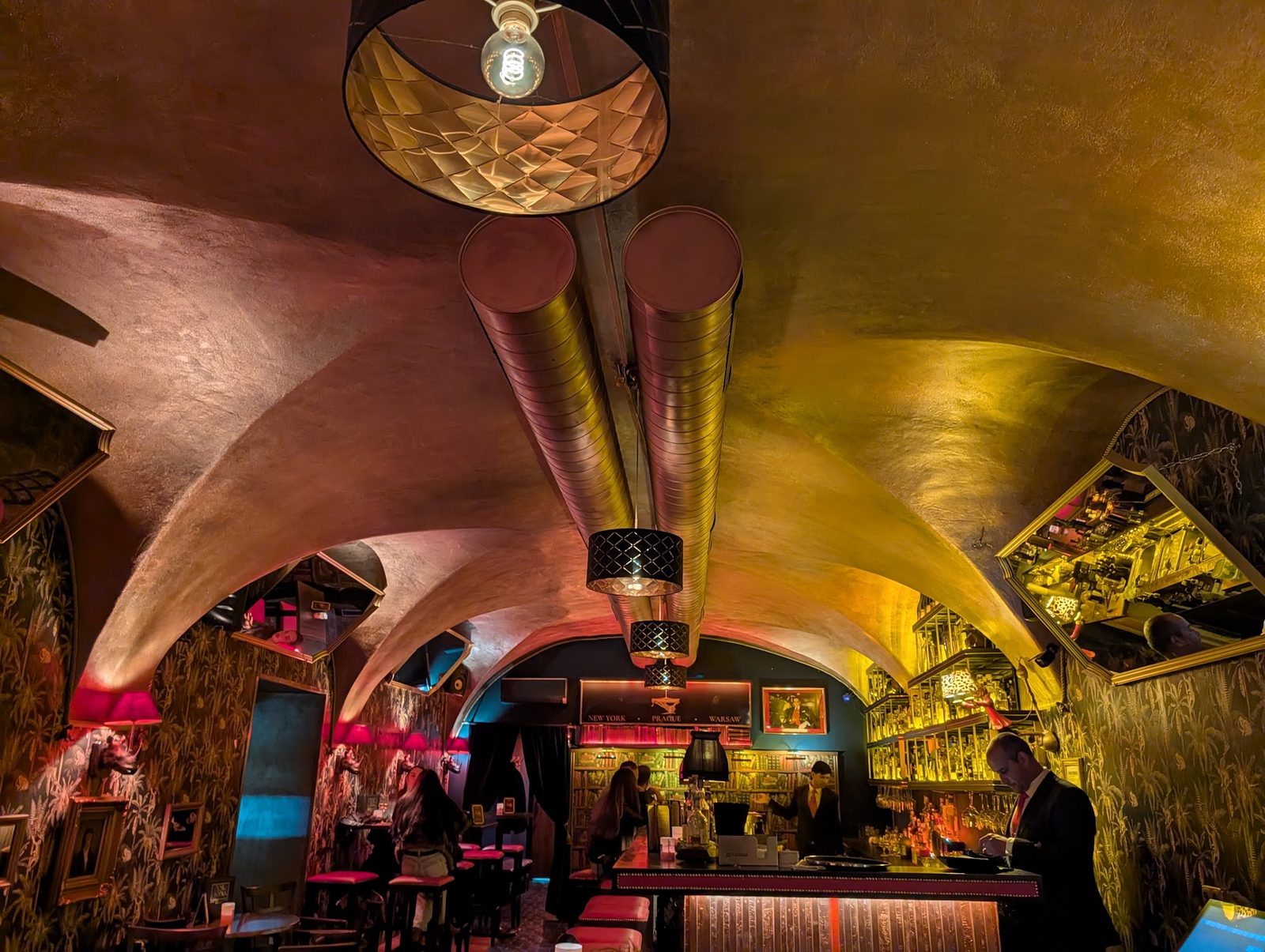 Narodni Bar and Books