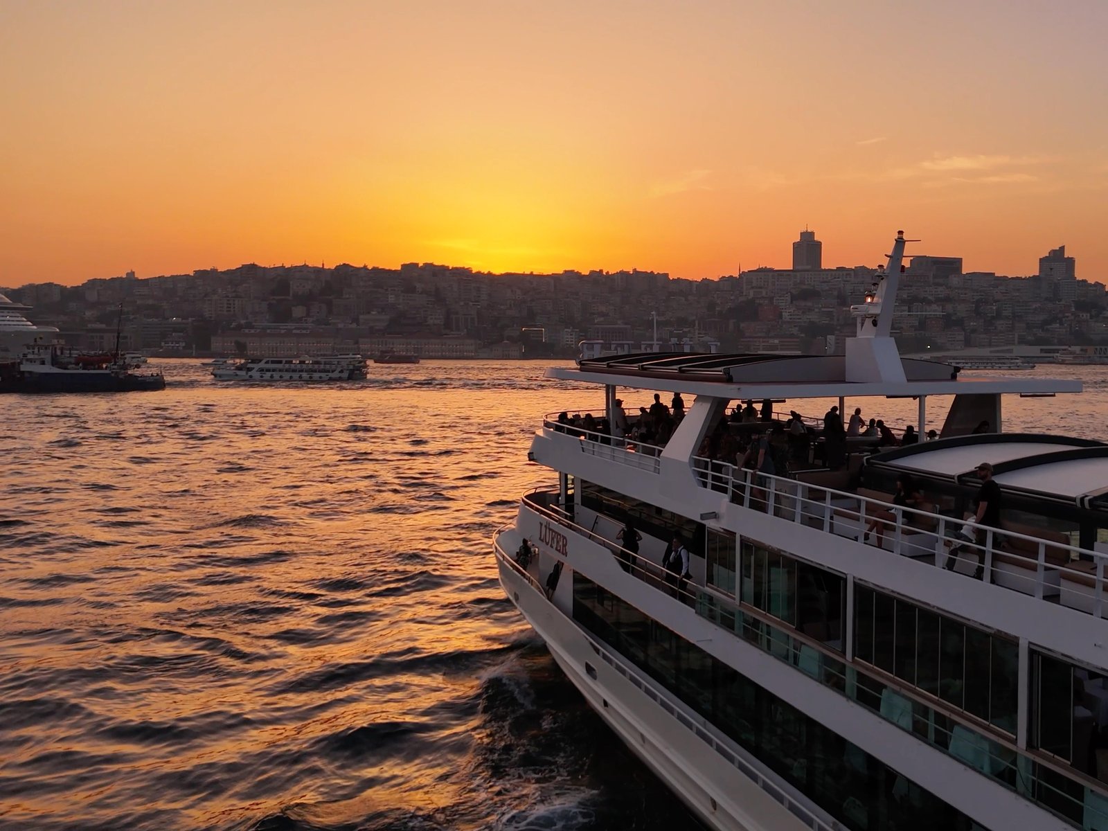 Bosphorus Day/Sunset/Night Sightseeing Cruise & Audio Guide