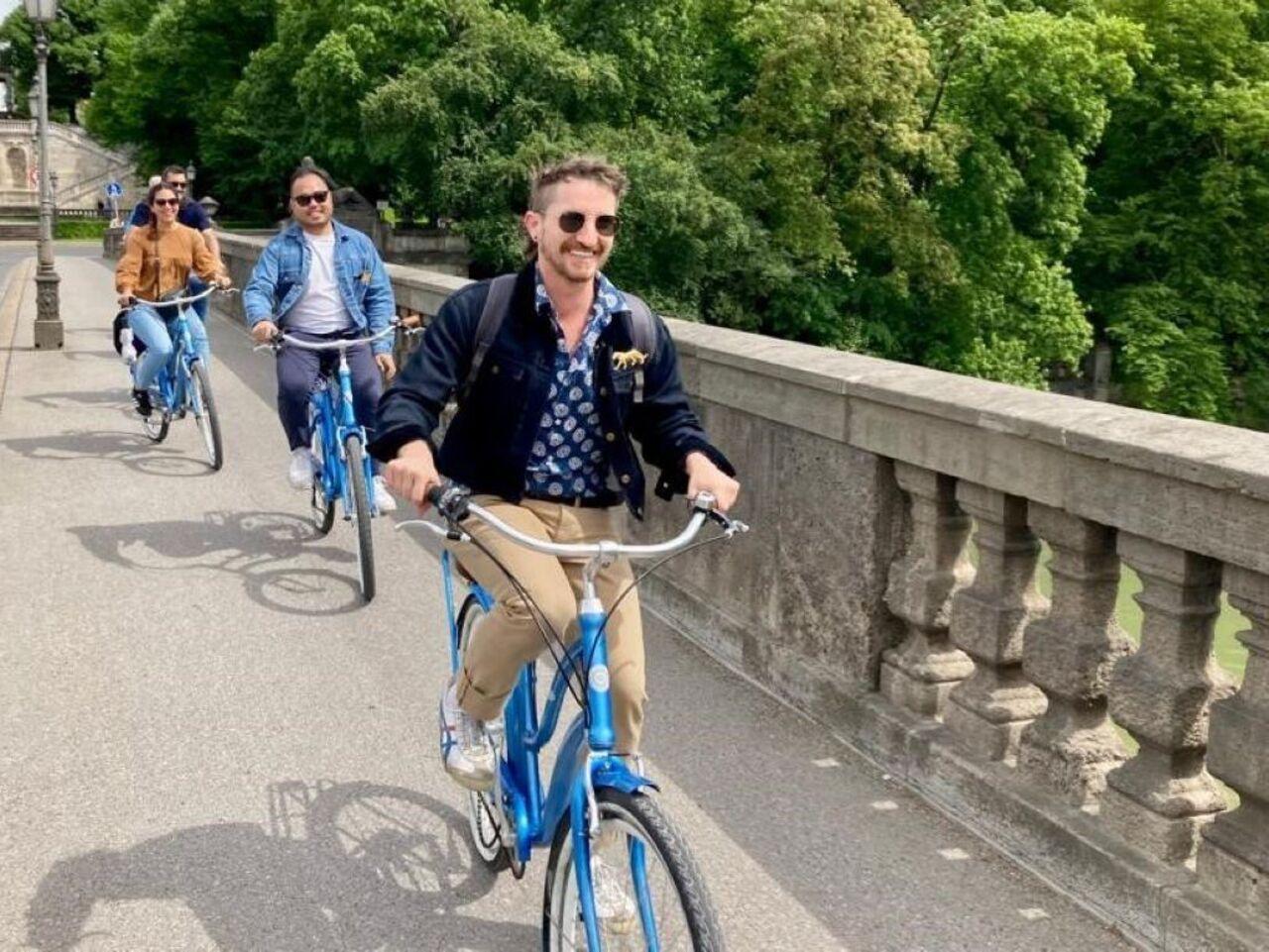 2-hour City Highlights Bike Tour