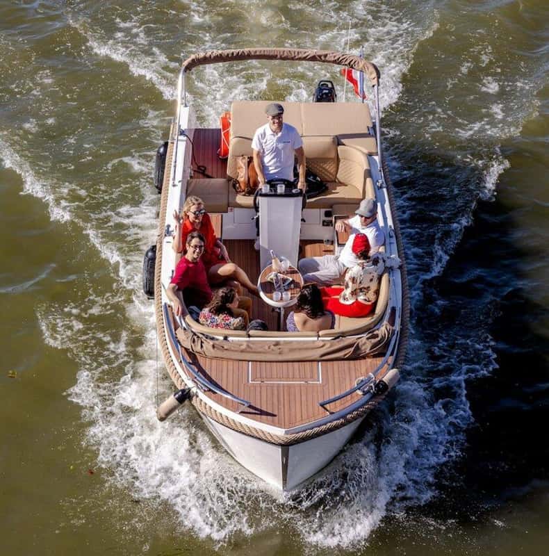Private boat tour on the Seine