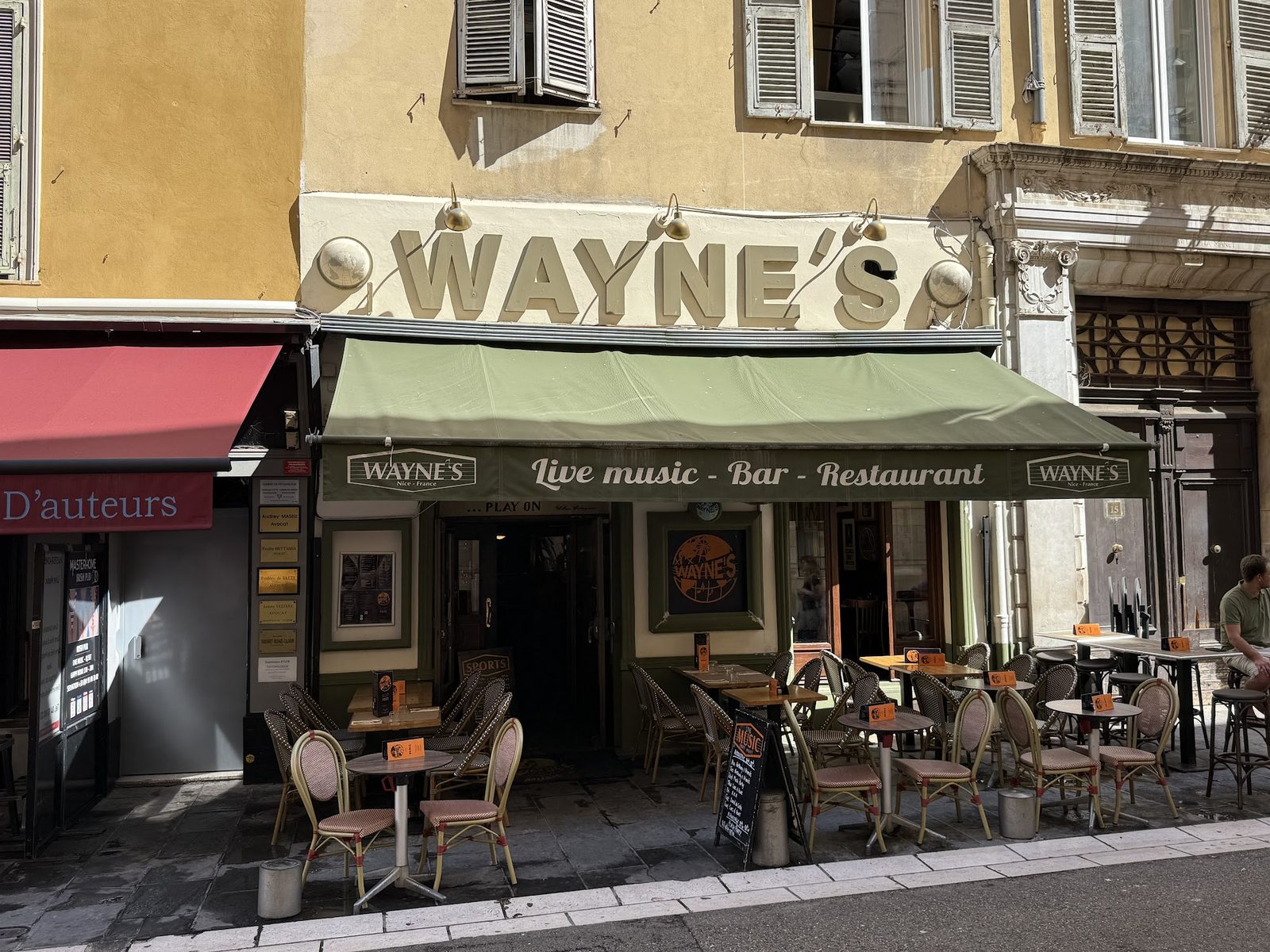 Wayne's Bar