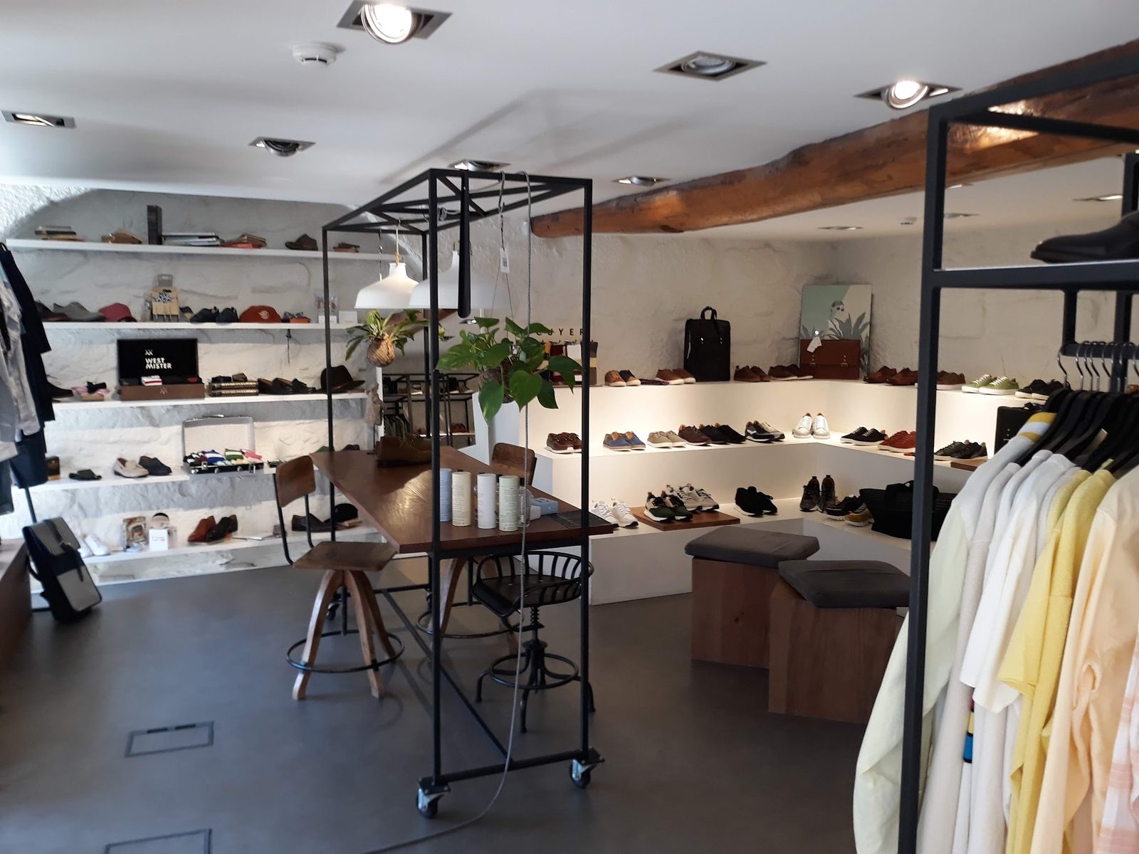 The Feeting Room | Loios