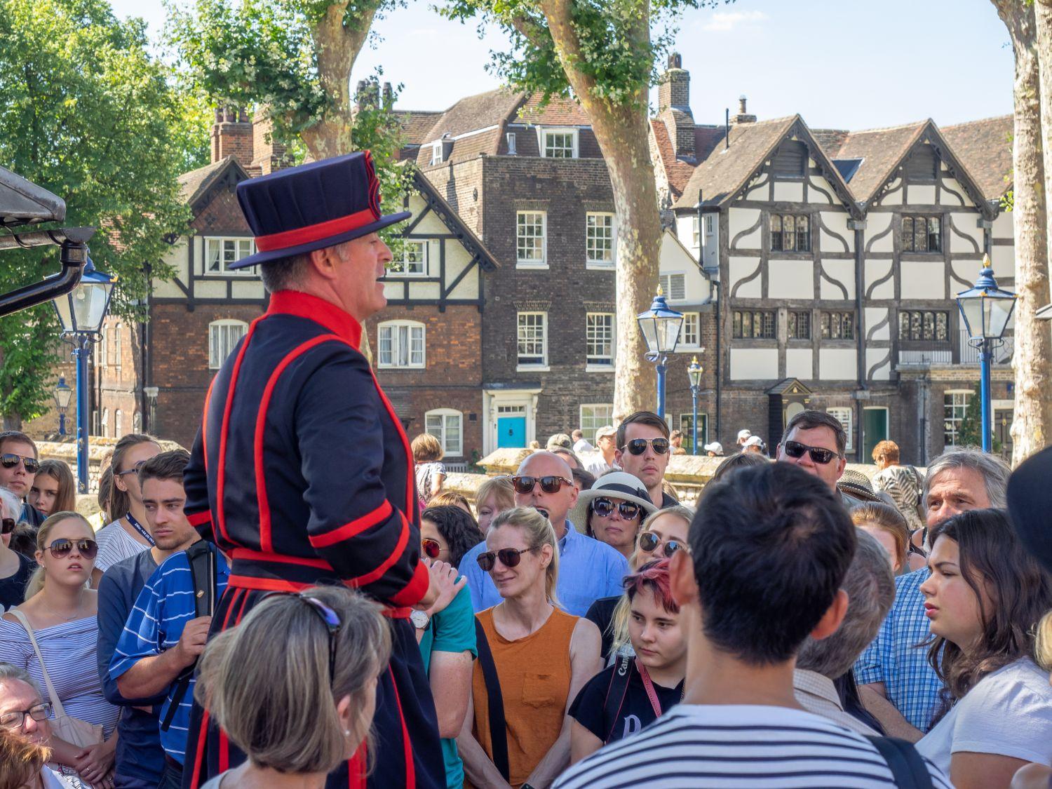 Tower of London Early Access with Beefeater and Crown Jewels