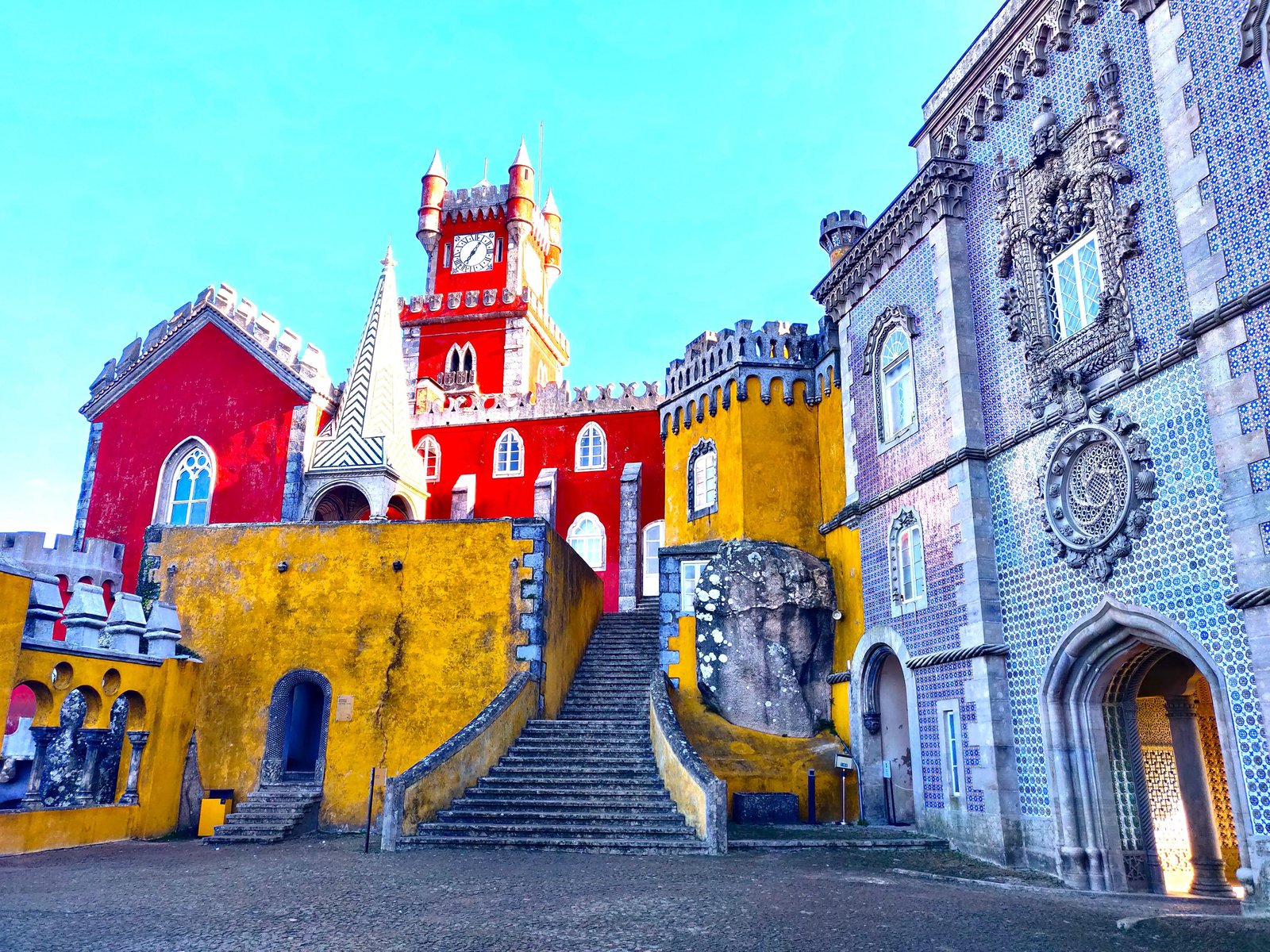 Half-Day Sintra Tour with Pena Palace and Regaleira